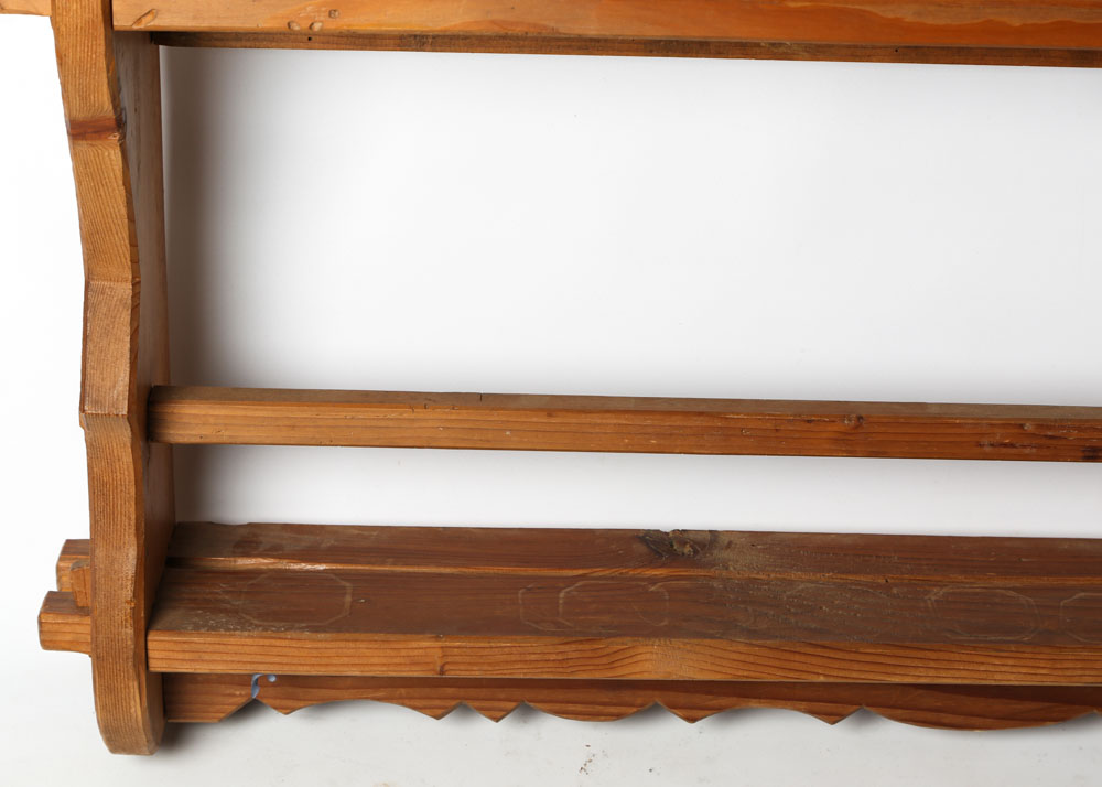 Wall-Mounted Pine Plate Rack