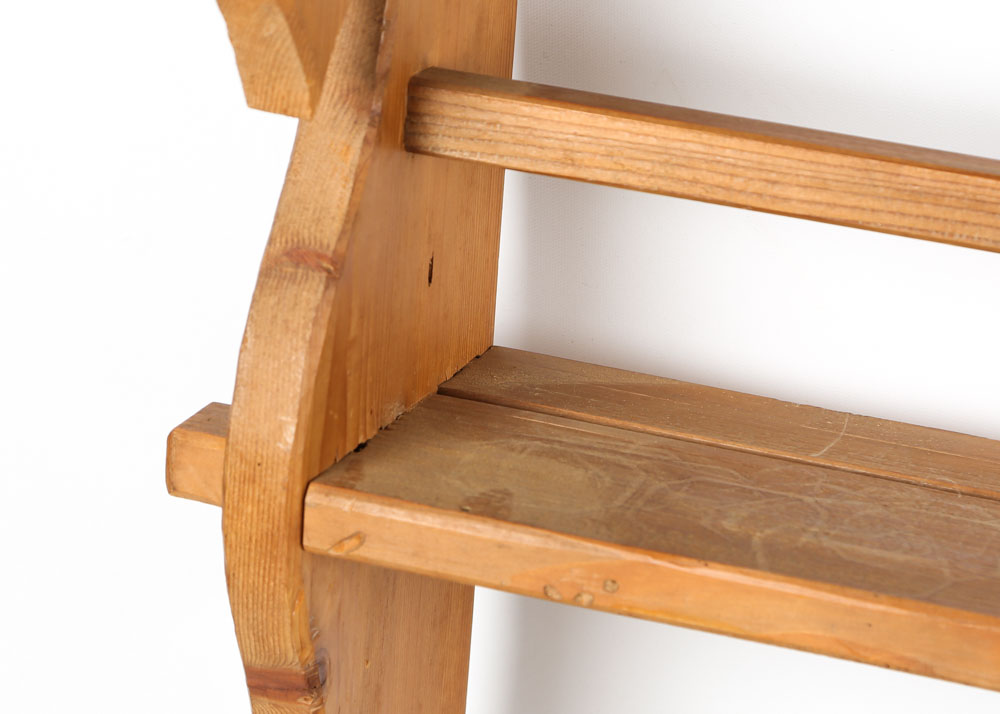 Wall-Mounted Pine Plate Rack