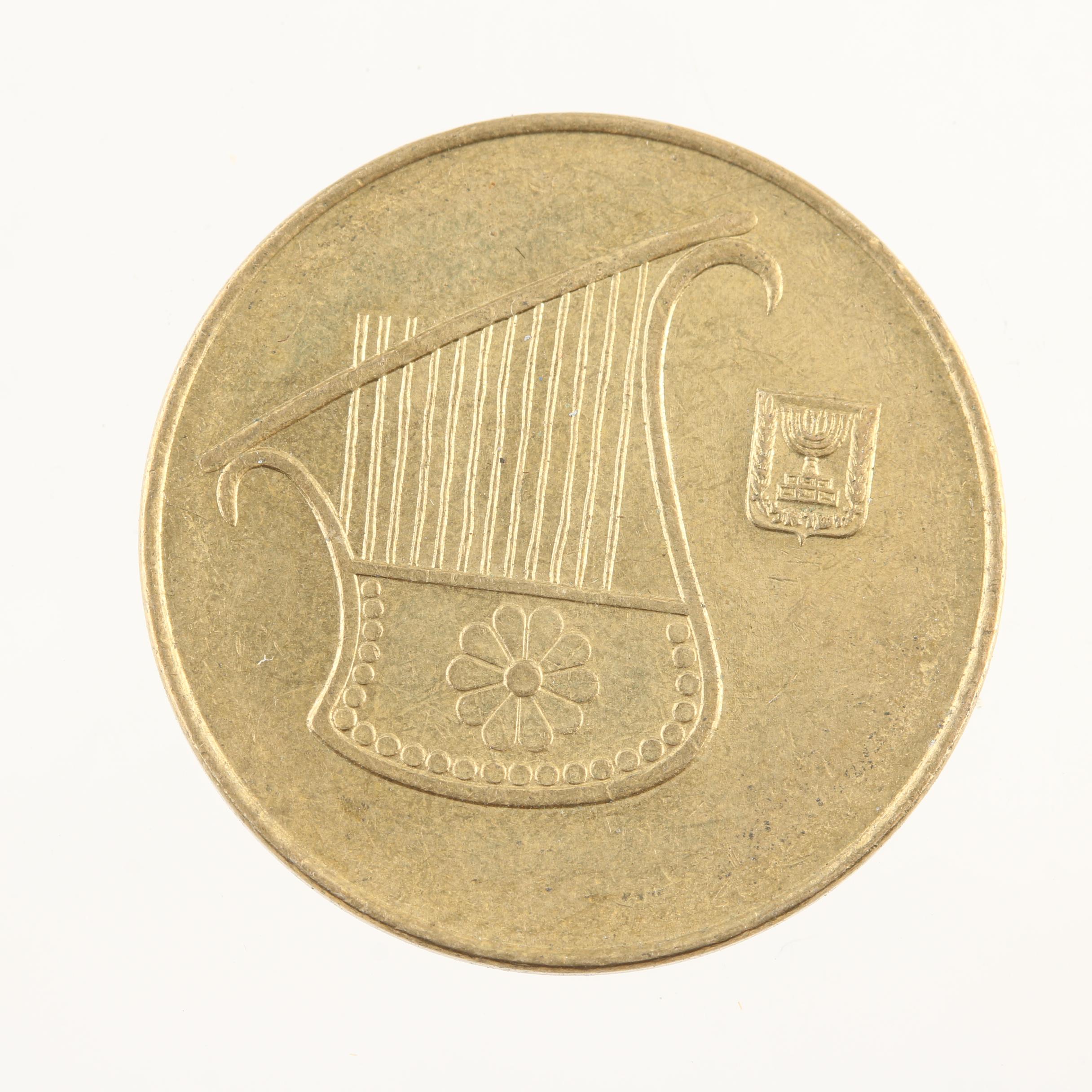 Group of Approximately 1100 Foreign Coins