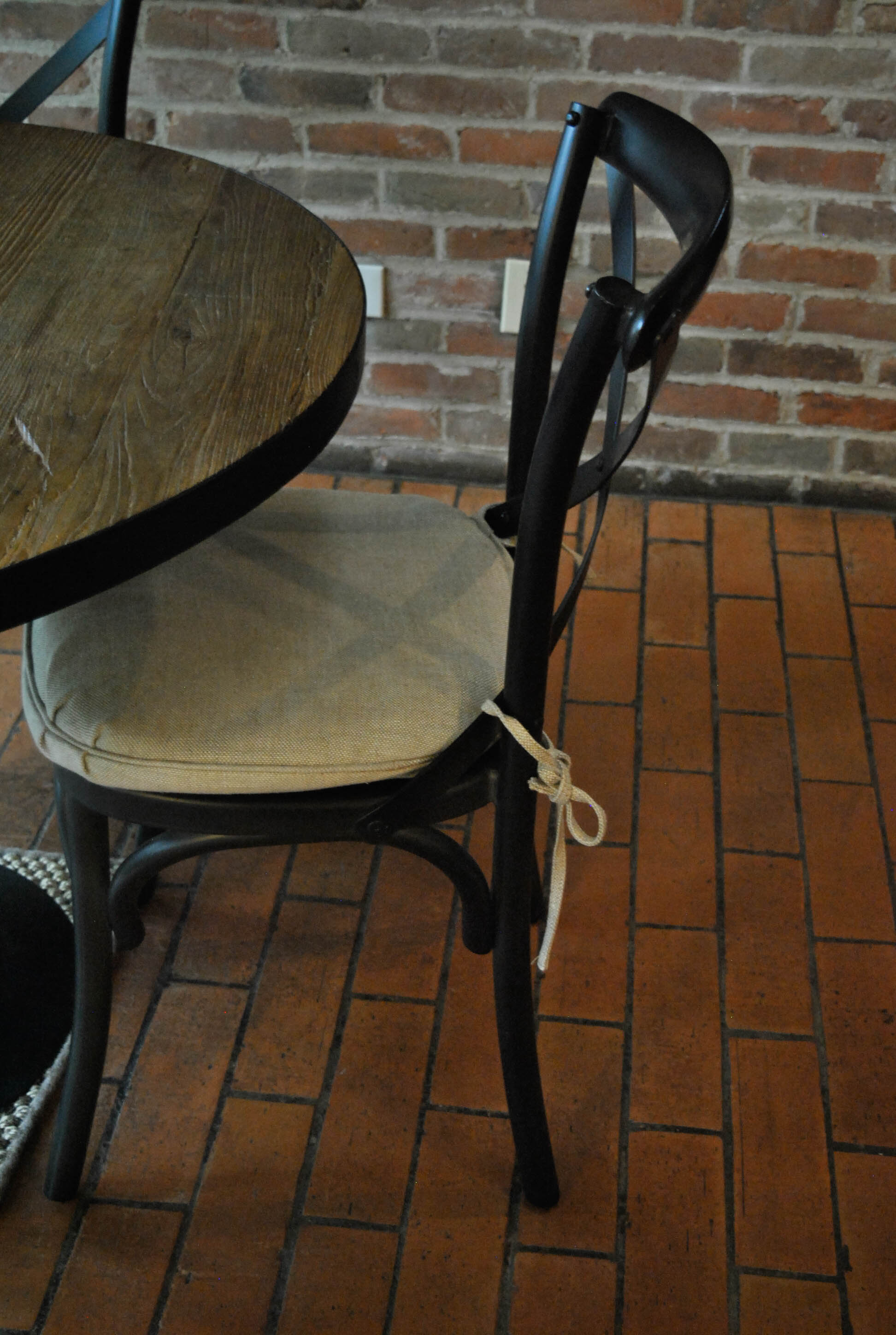 Contemporary Pedestal Dining Table with Side Chairs