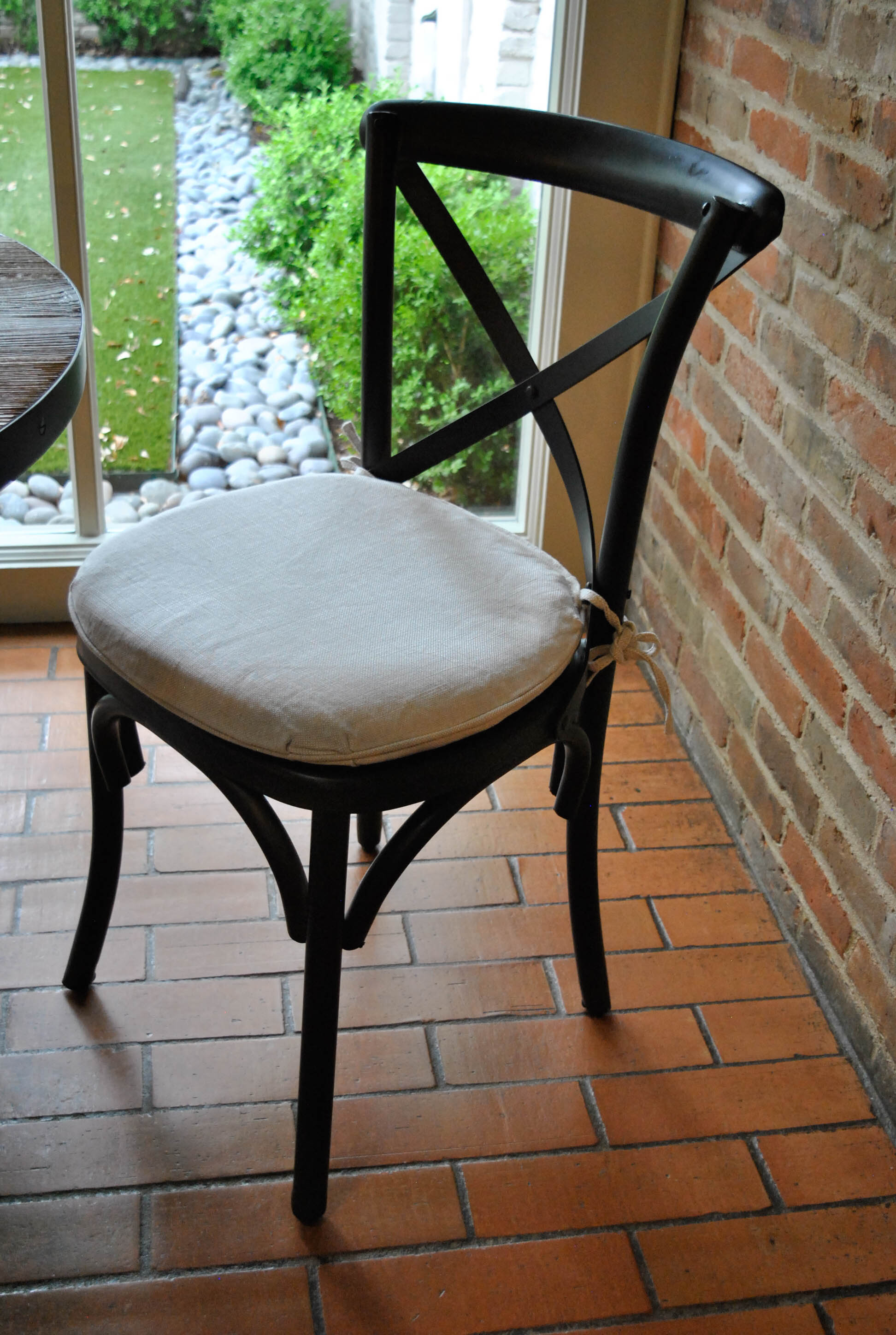 Contemporary Pedestal Dining Table with Side Chairs