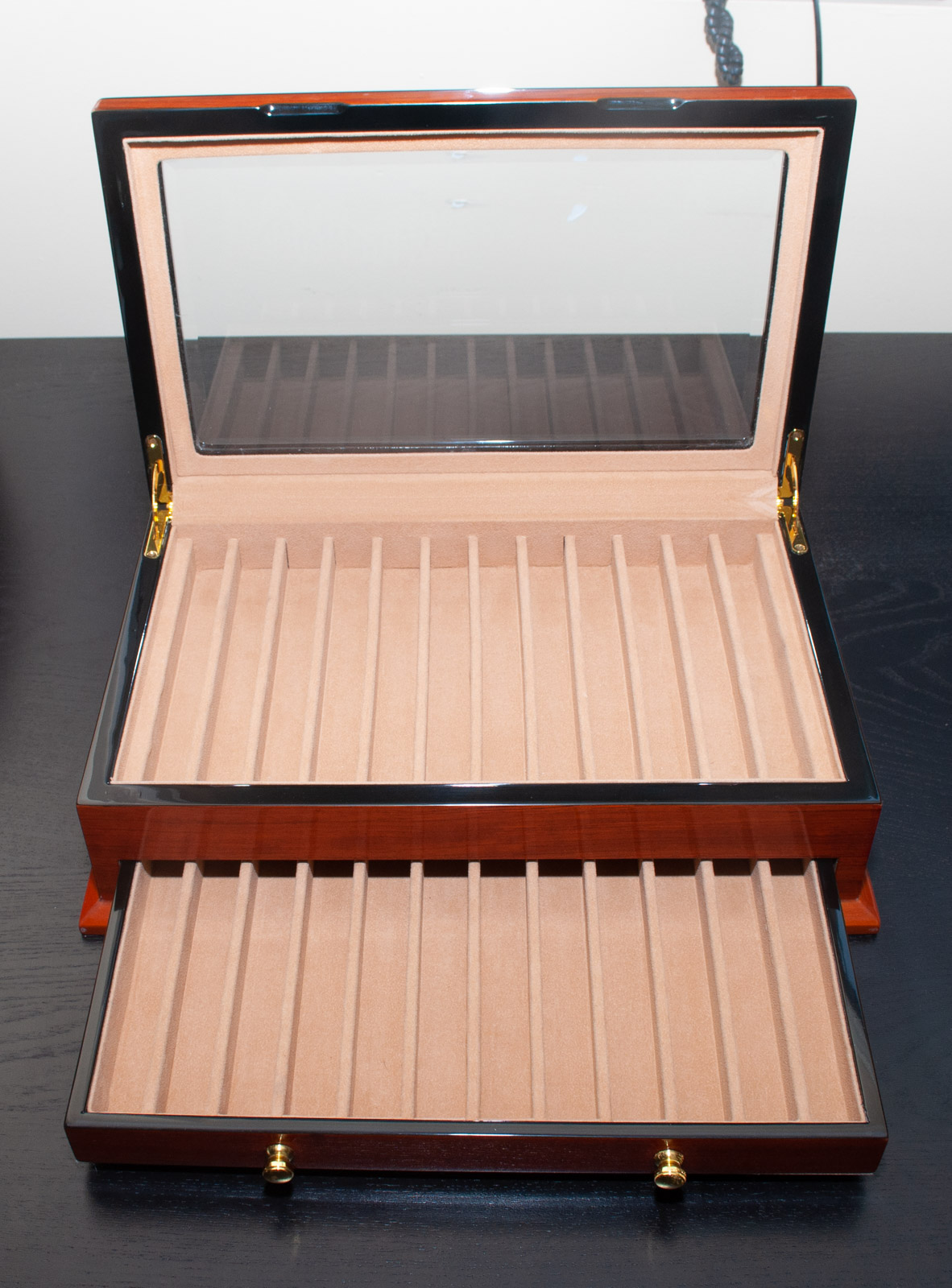 Vox Luxury Pen Display Case