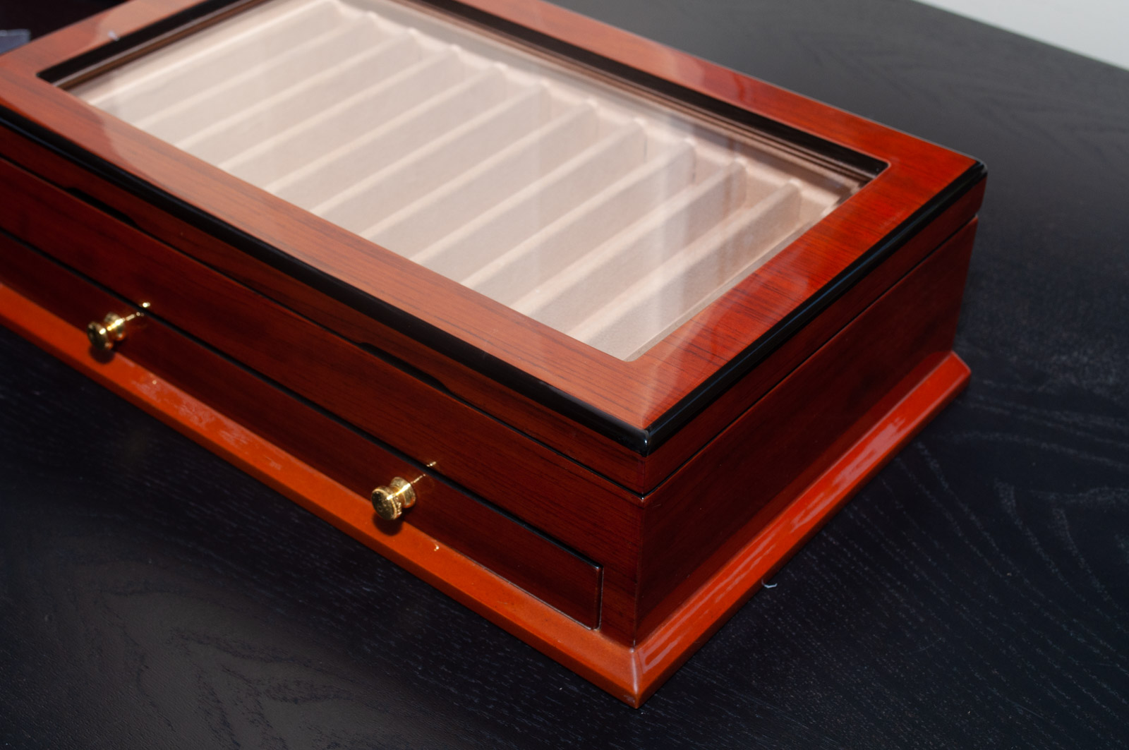 Vox Luxury Pen Display Case