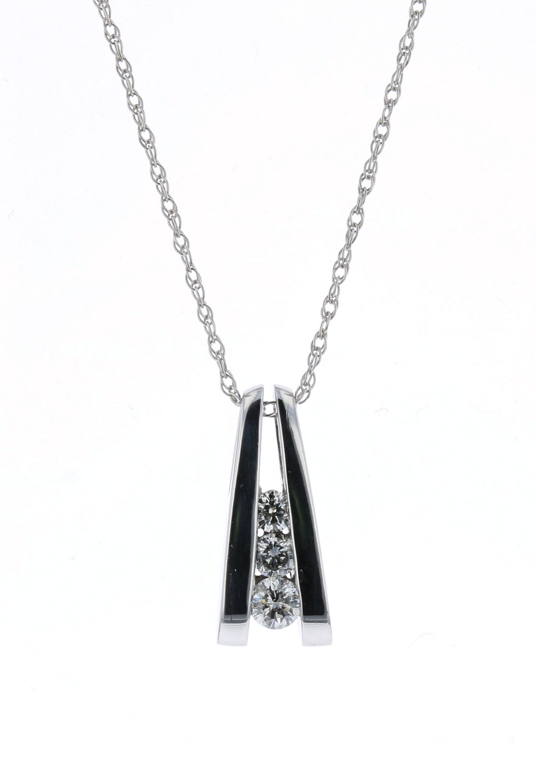 14K White Gold Diamond Pendant Necklace