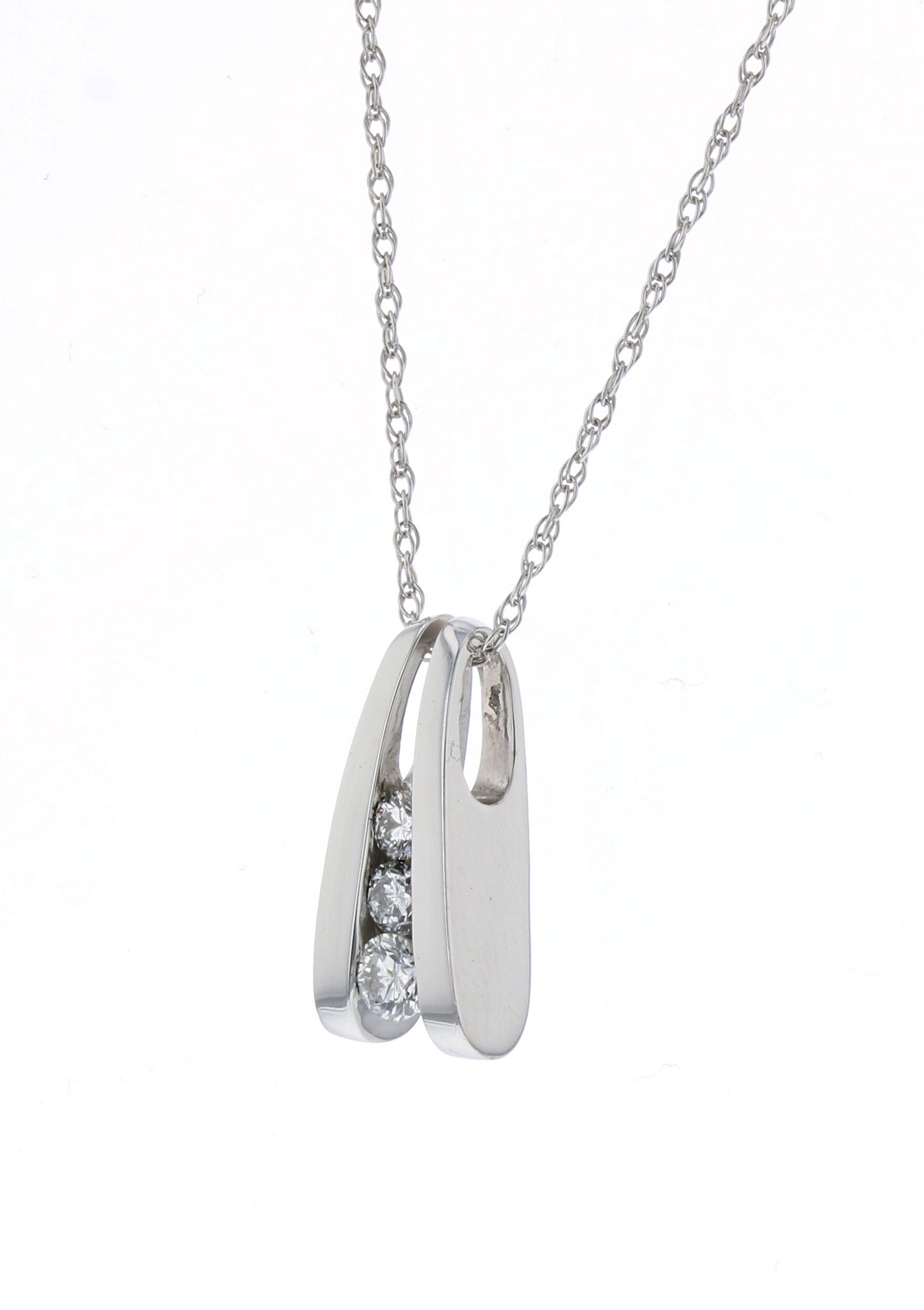 14K White Gold Diamond Pendant Necklace