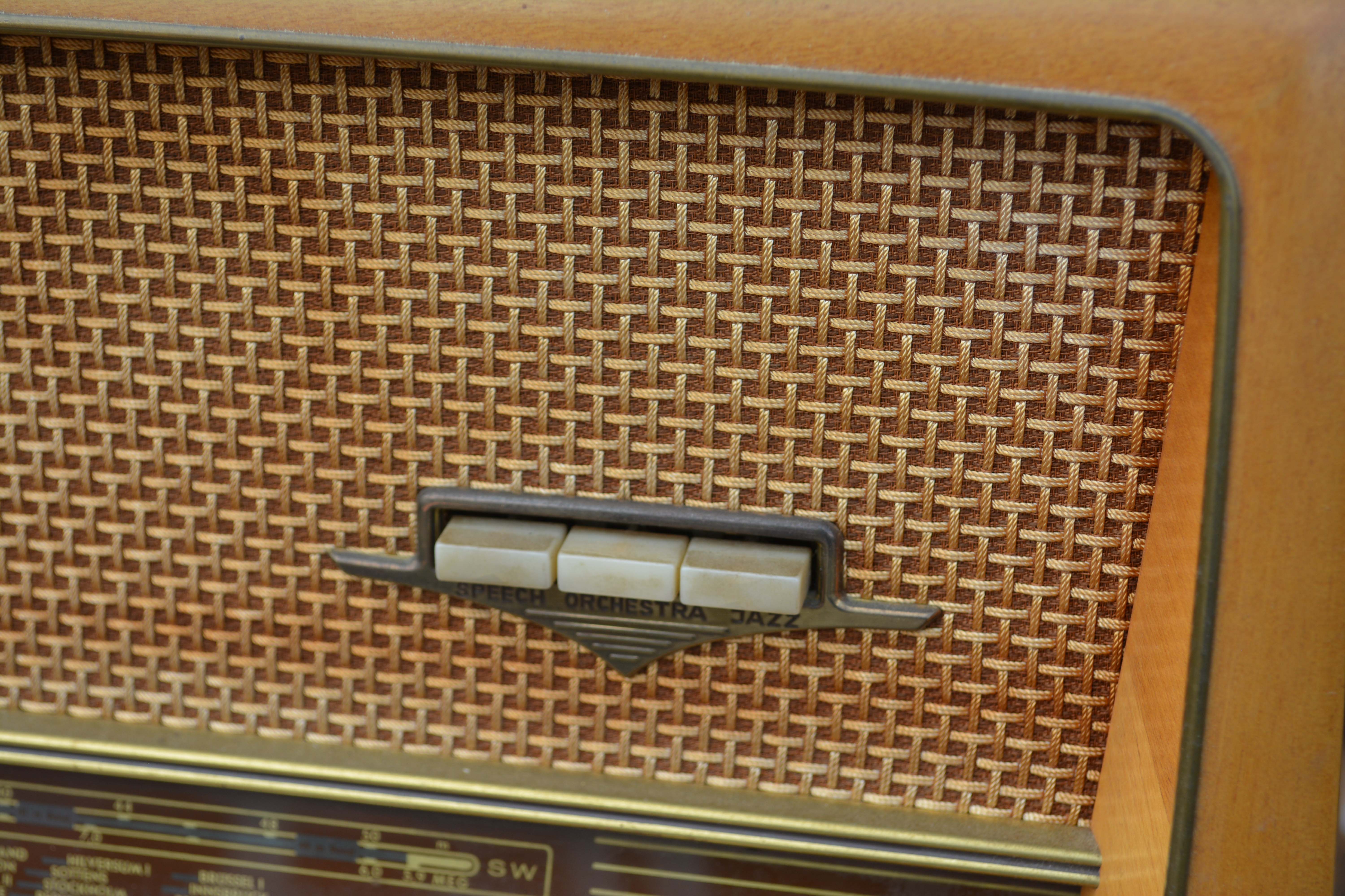 C. 1950s West German EMUD Rekord Senior 60 AM/FM and Shortwave Radio