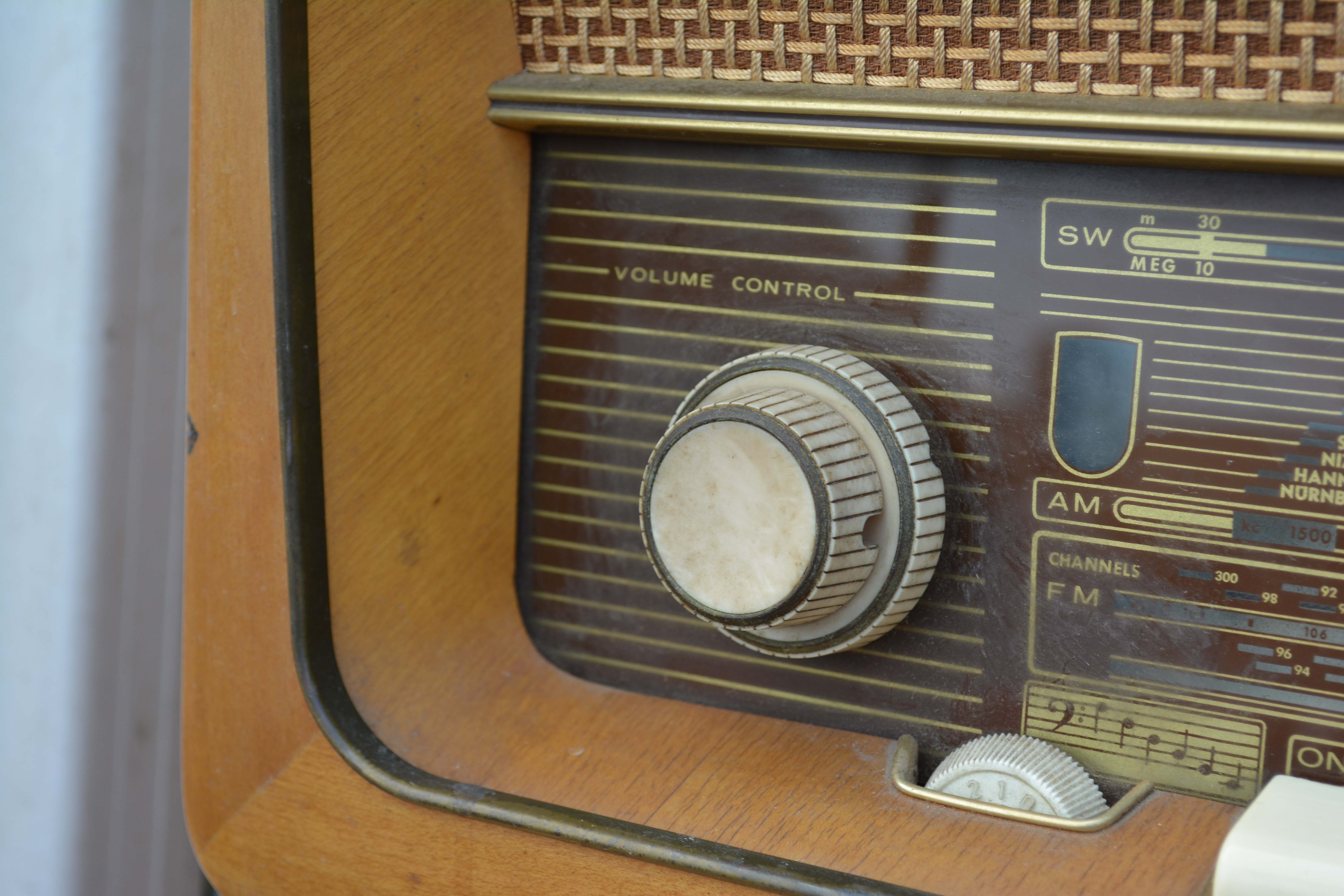 C. 1950s West German EMUD Rekord Senior 60 AM/FM and Shortwave Radio