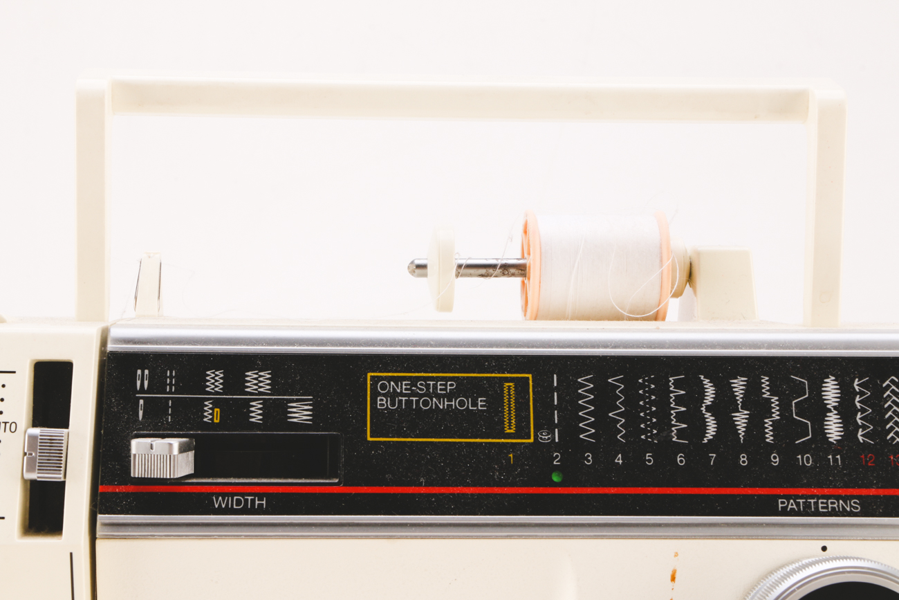 Singer Model 6235 Portable Sewing Machine