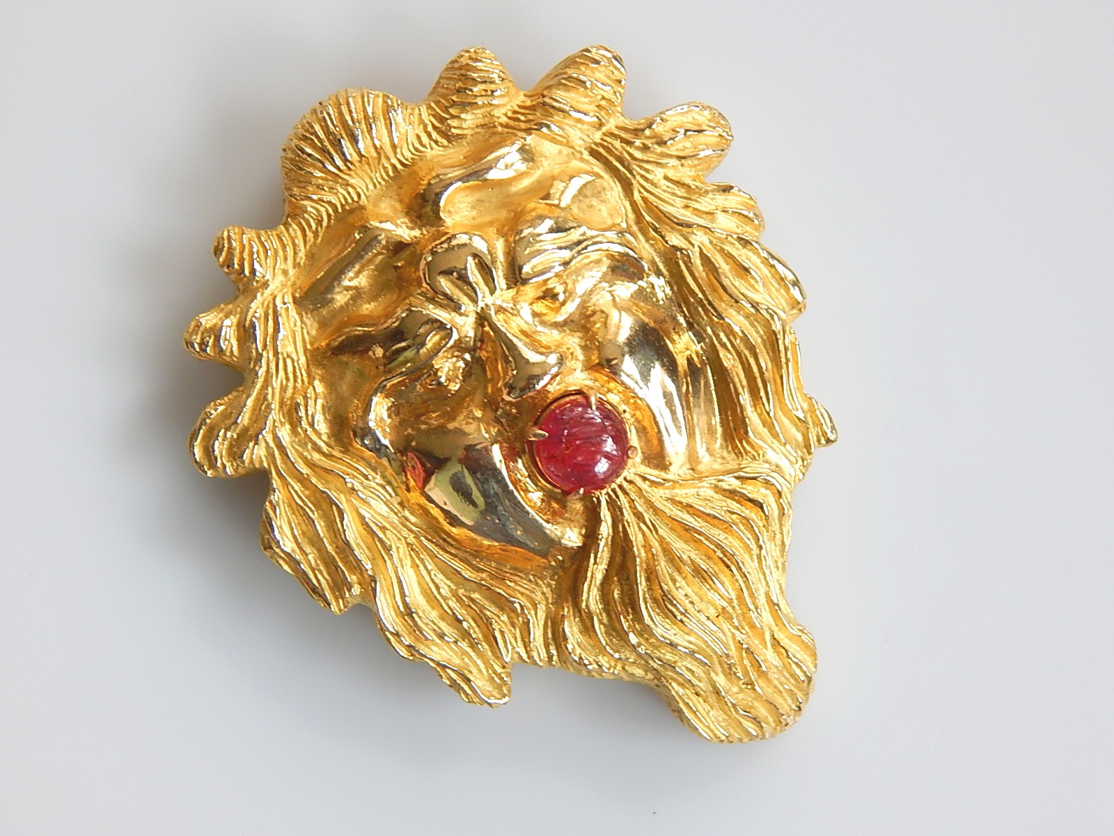 18K Yellow Gold Signed Wander France Pendant Brooch with 1.66 CT Ruby