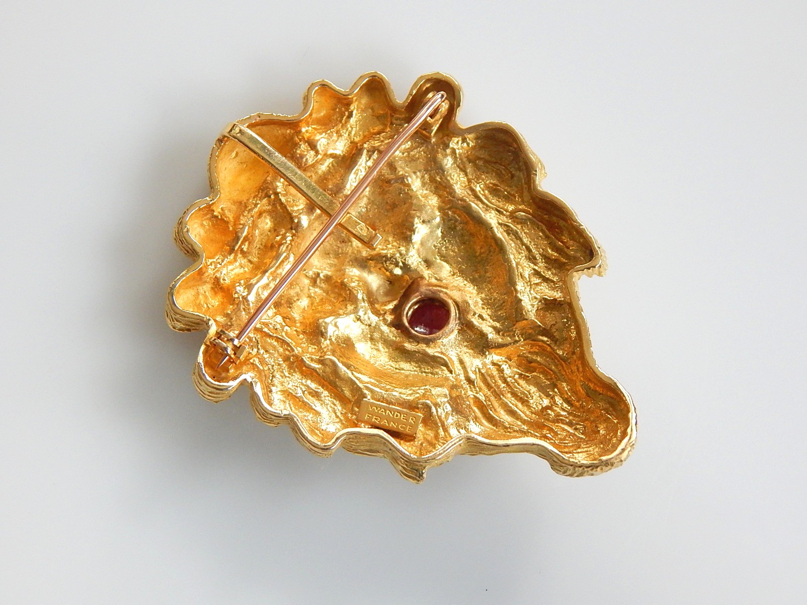 18K Yellow Gold Signed Wander France Pendant Brooch with 1.66 CT Ruby