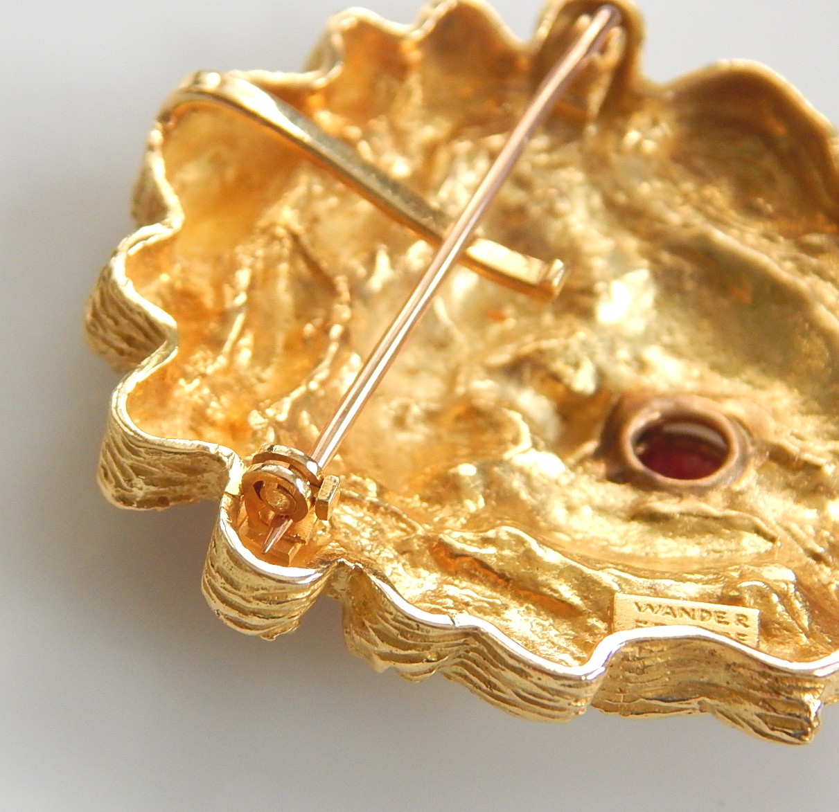 18K Yellow Gold Signed Wander France Pendant Brooch with 1.66 CT Ruby