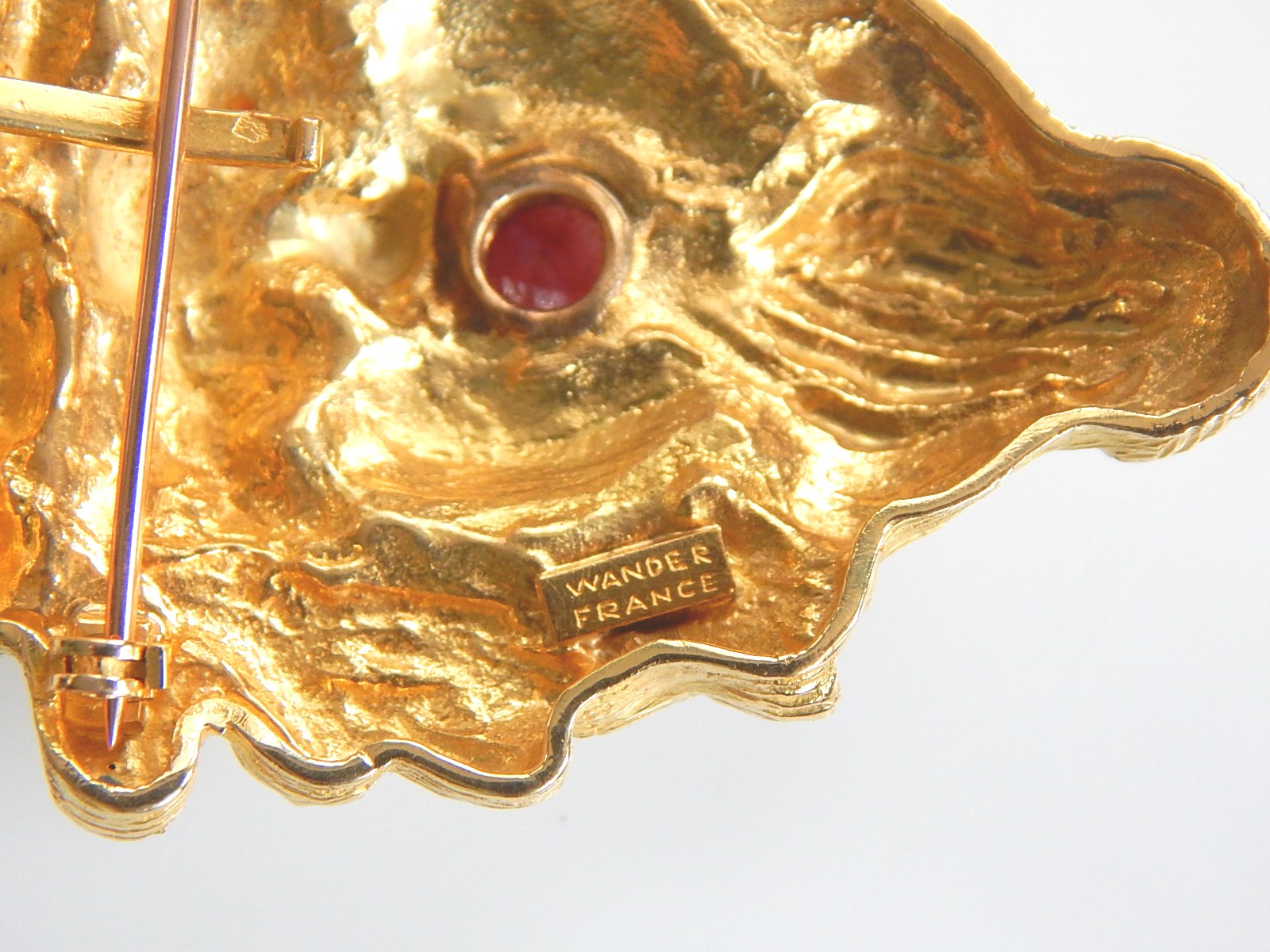 18K Yellow Gold Signed Wander France Pendant Brooch with 1.66 CT Ruby