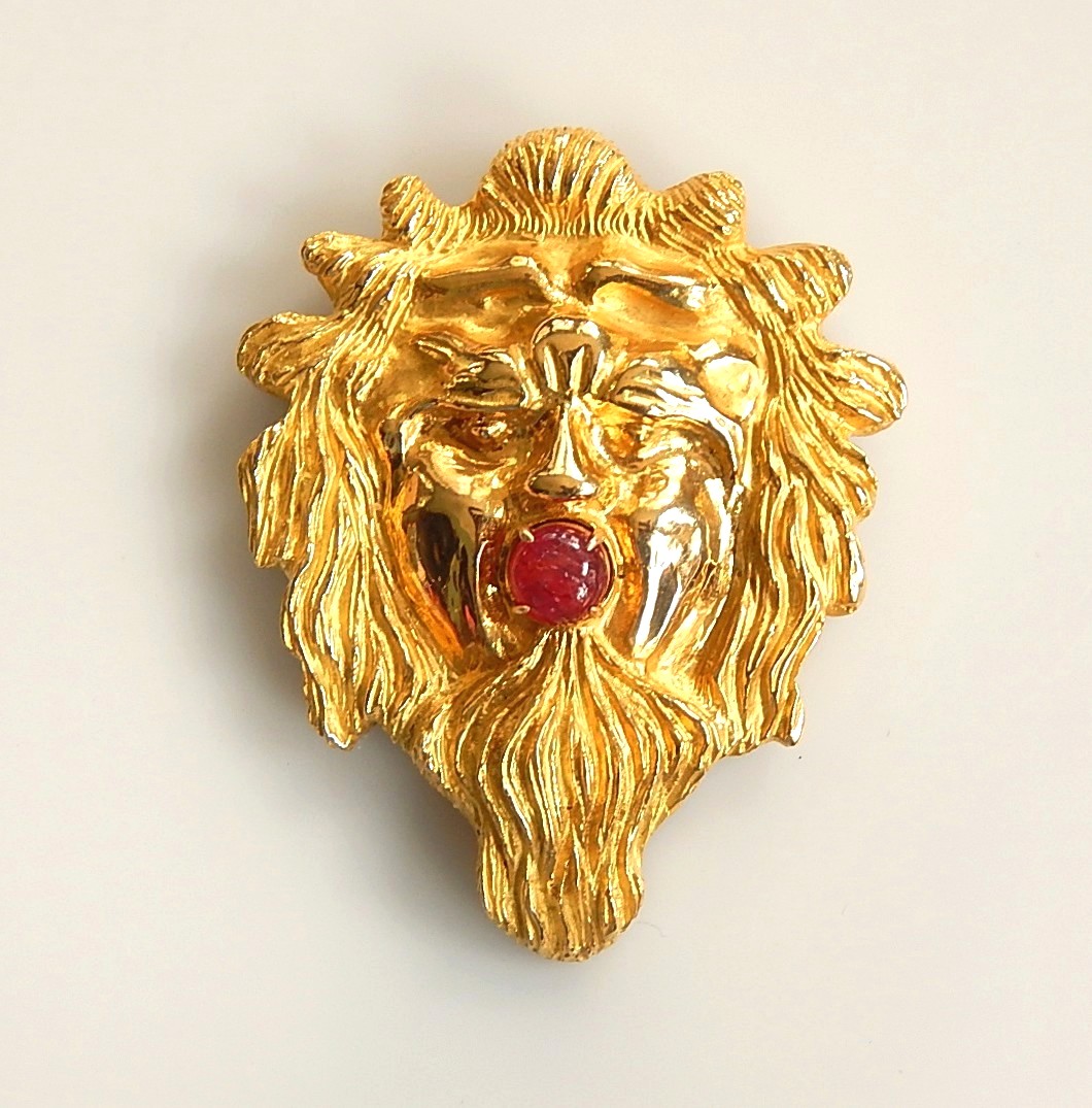 18K Yellow Gold Signed Wander France Pendant Brooch with 1.66 CT Ruby