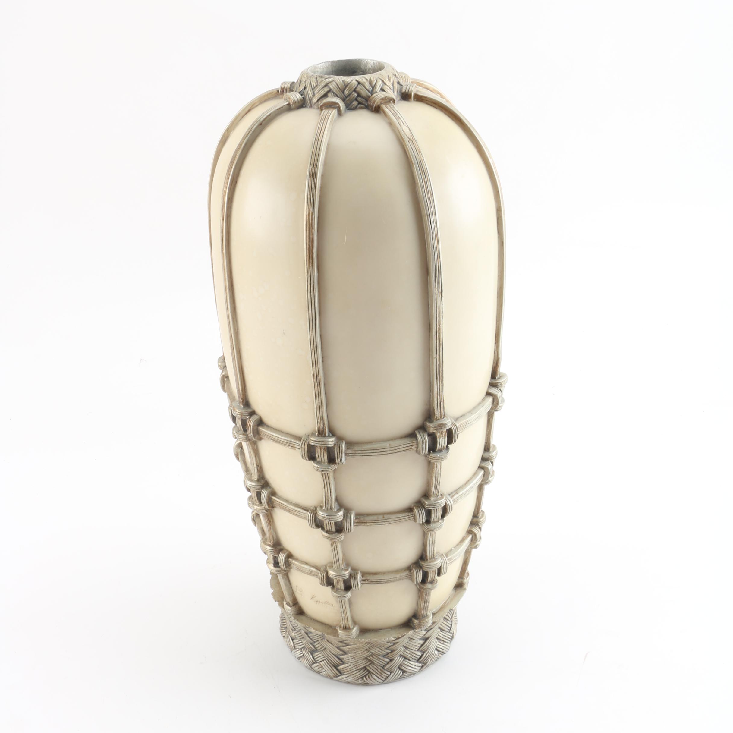 "Kinder Collection" Resin Vase with Lattice Design