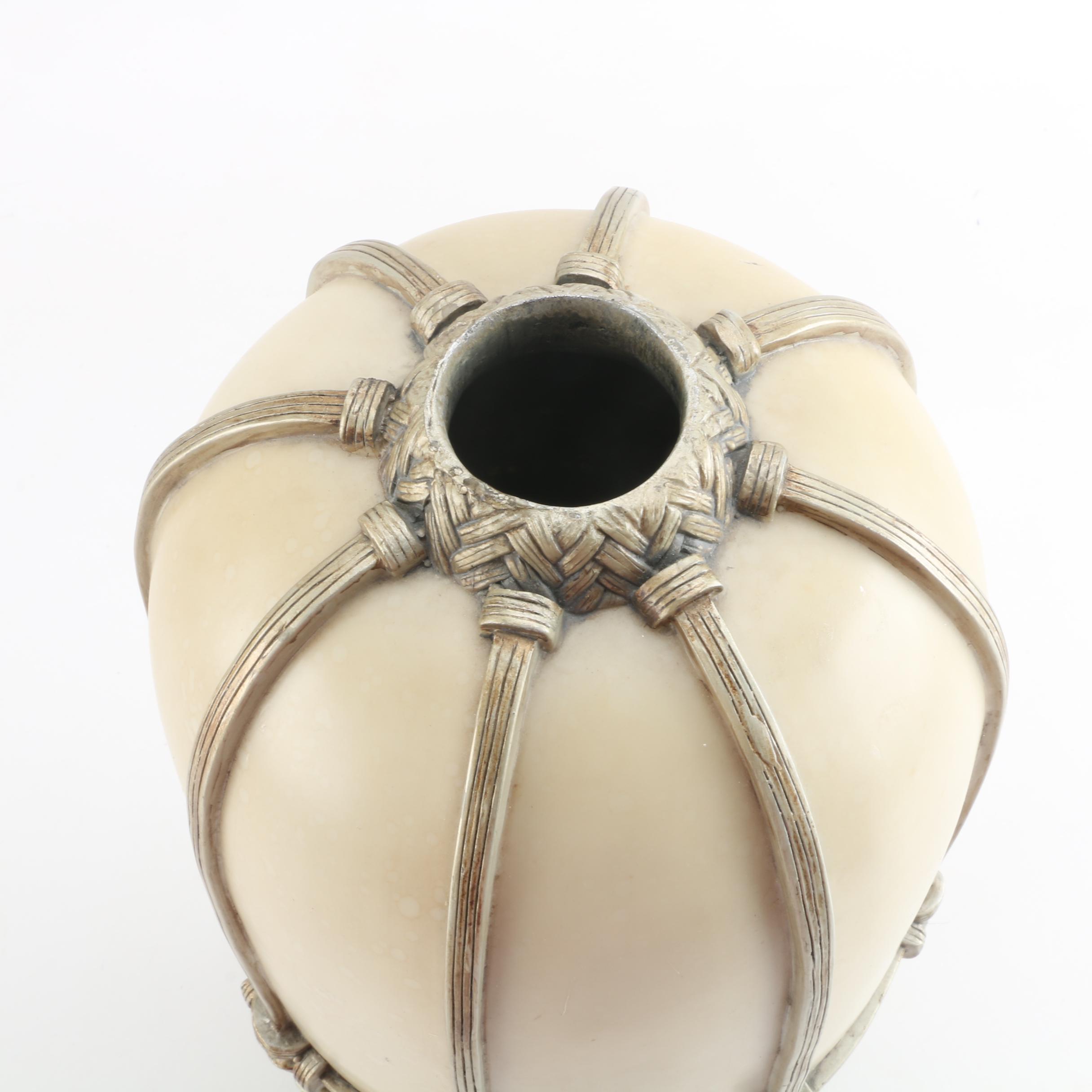 "Kinder Collection" Resin Vase with Lattice Design