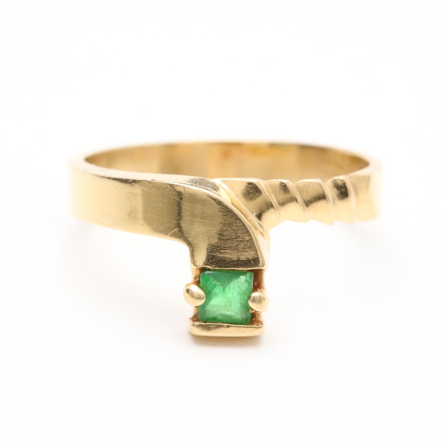 Vintage 18K Yellow Gold Green Glass Ring