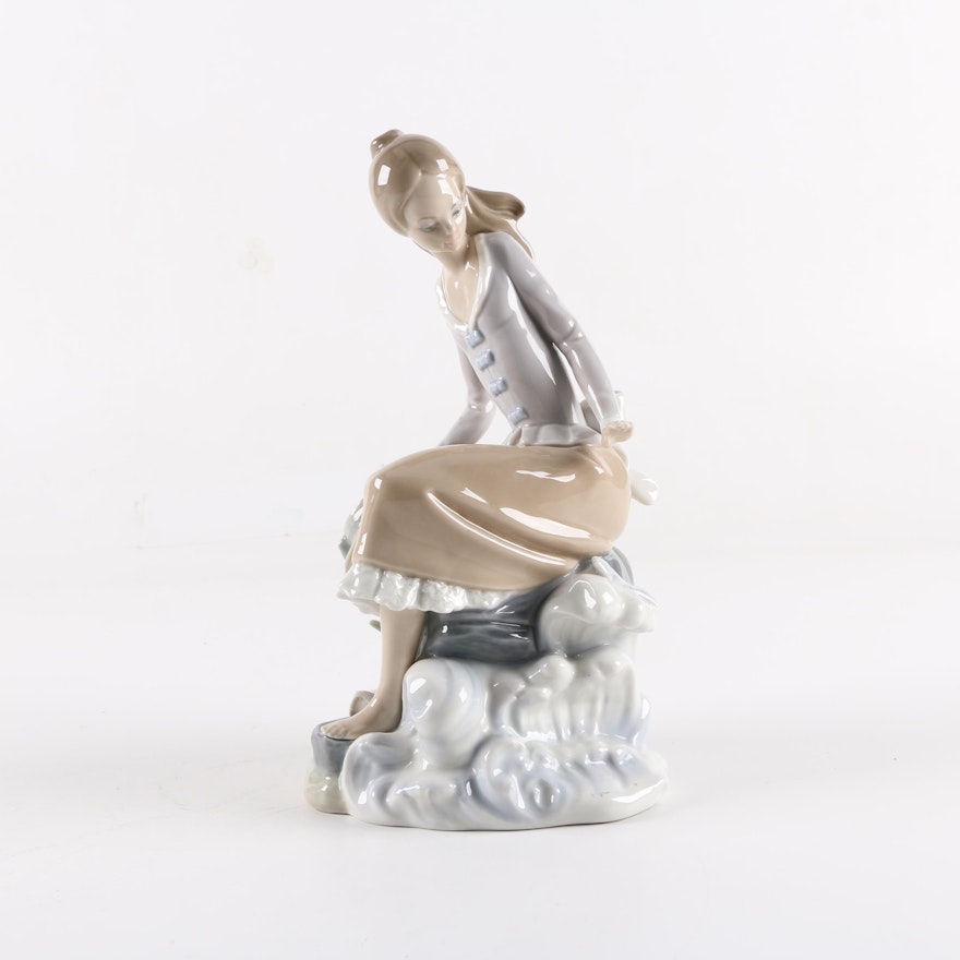 Lladró "Girl at the Seaside" Porcelain Figurine