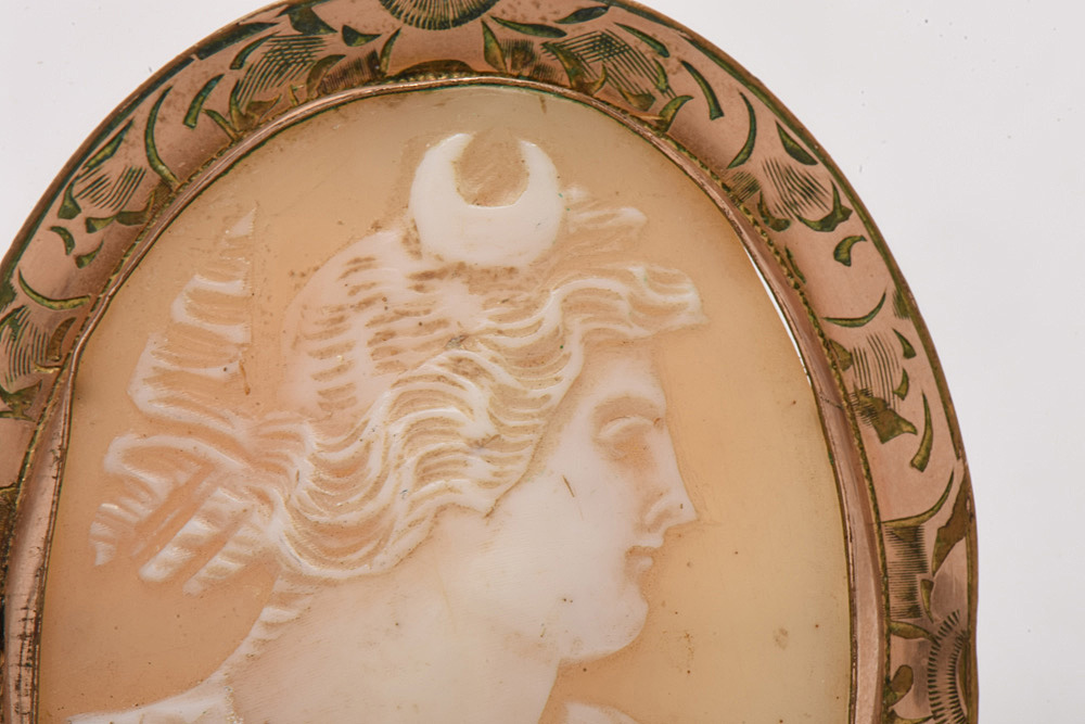 Early 20th Century Gold-Filled Goddess Diana Carved Helmet Shell Cameo