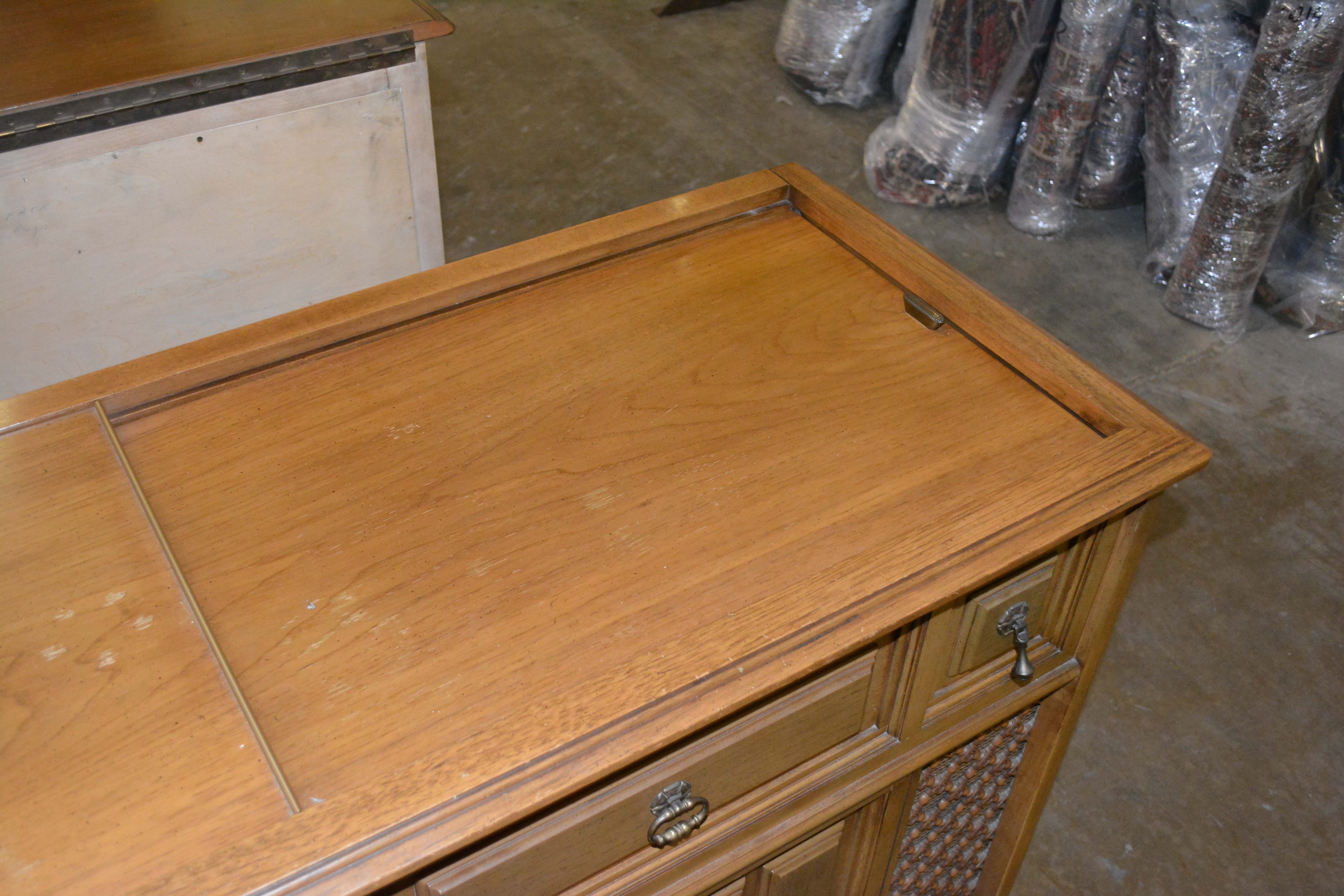 Vintage Mid-Century Magnavox Stereo Console