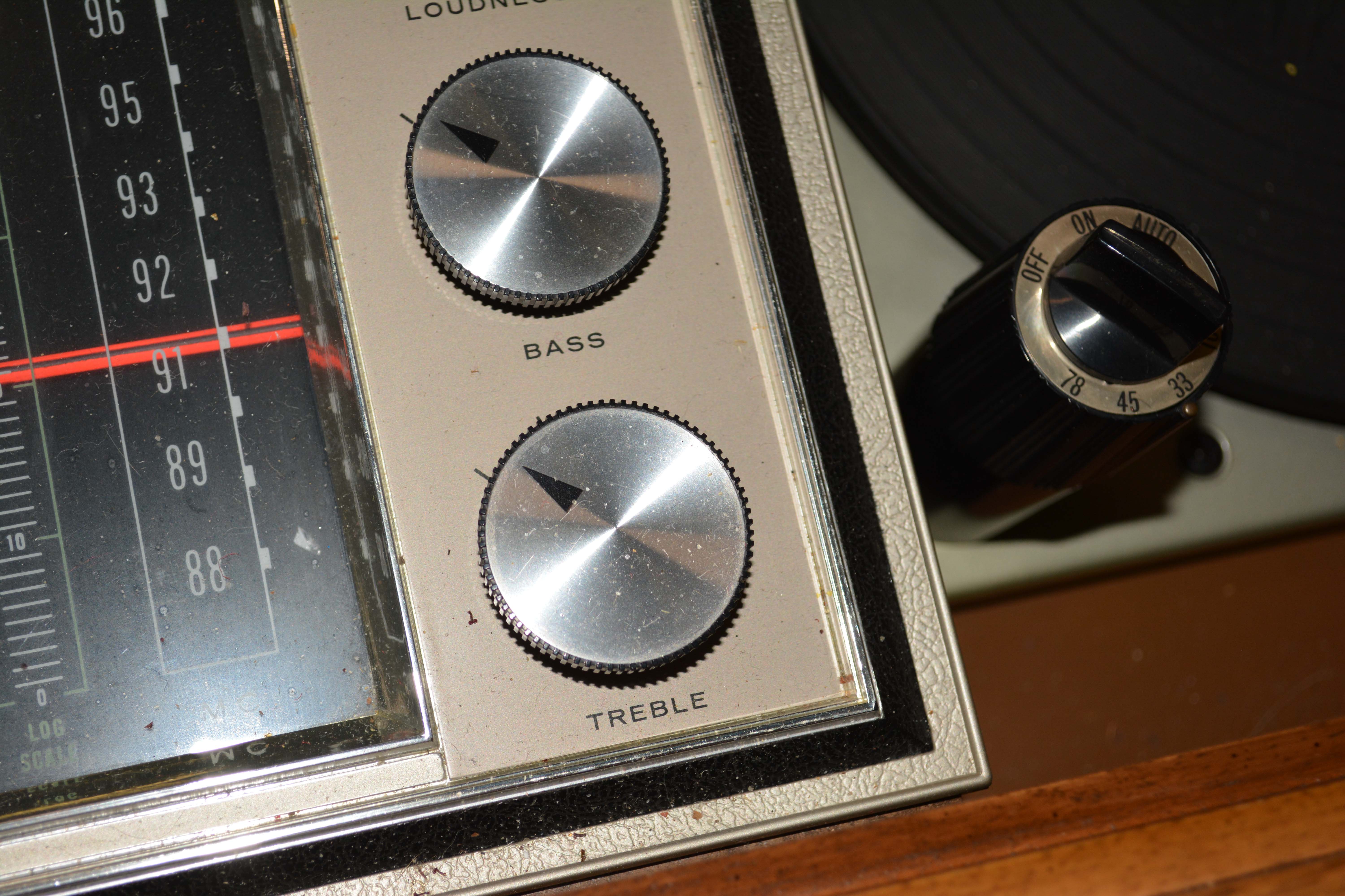 Vintage Mid-Century Magnavox Stereo Console