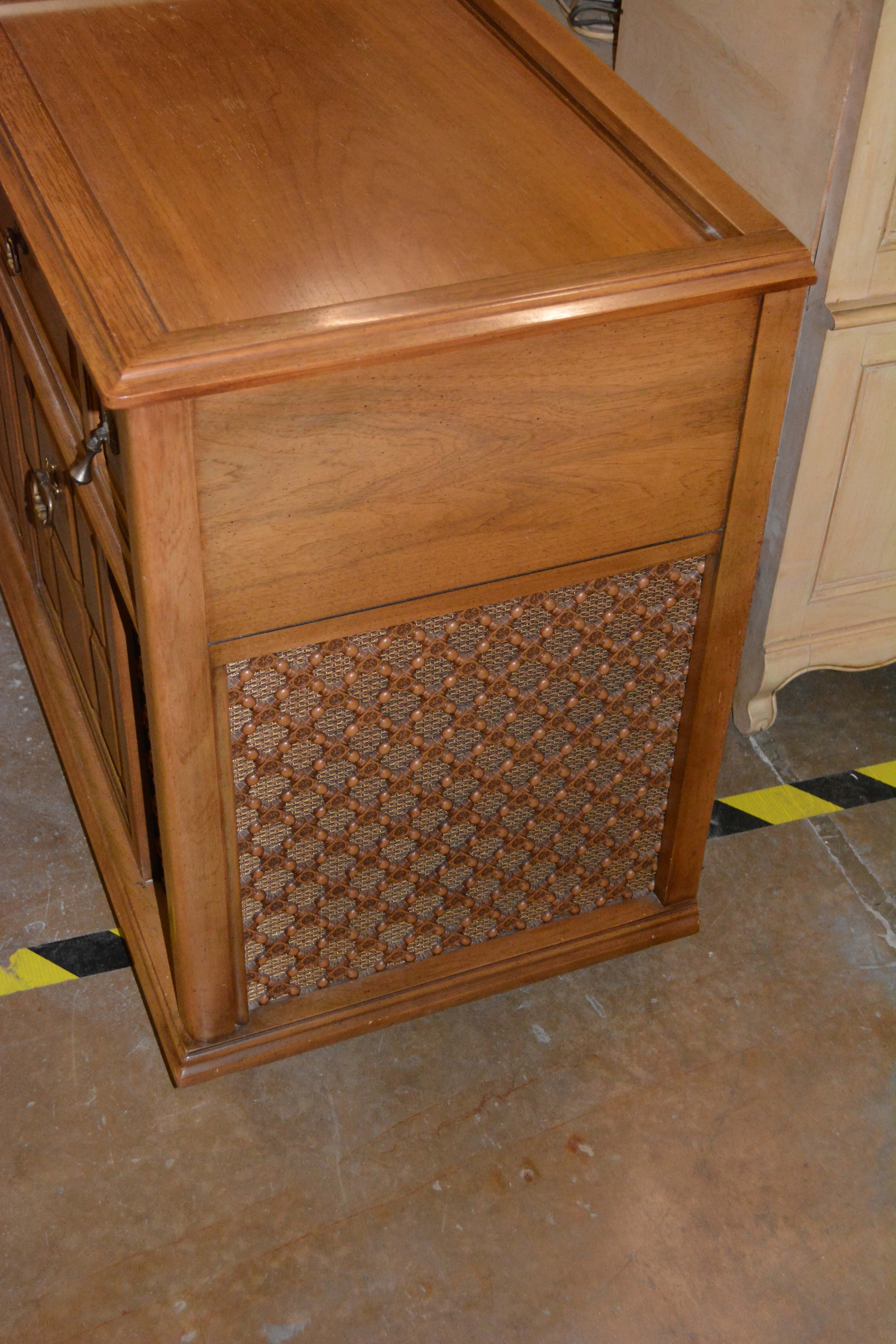 Vintage Mid-Century Magnavox Stereo Console