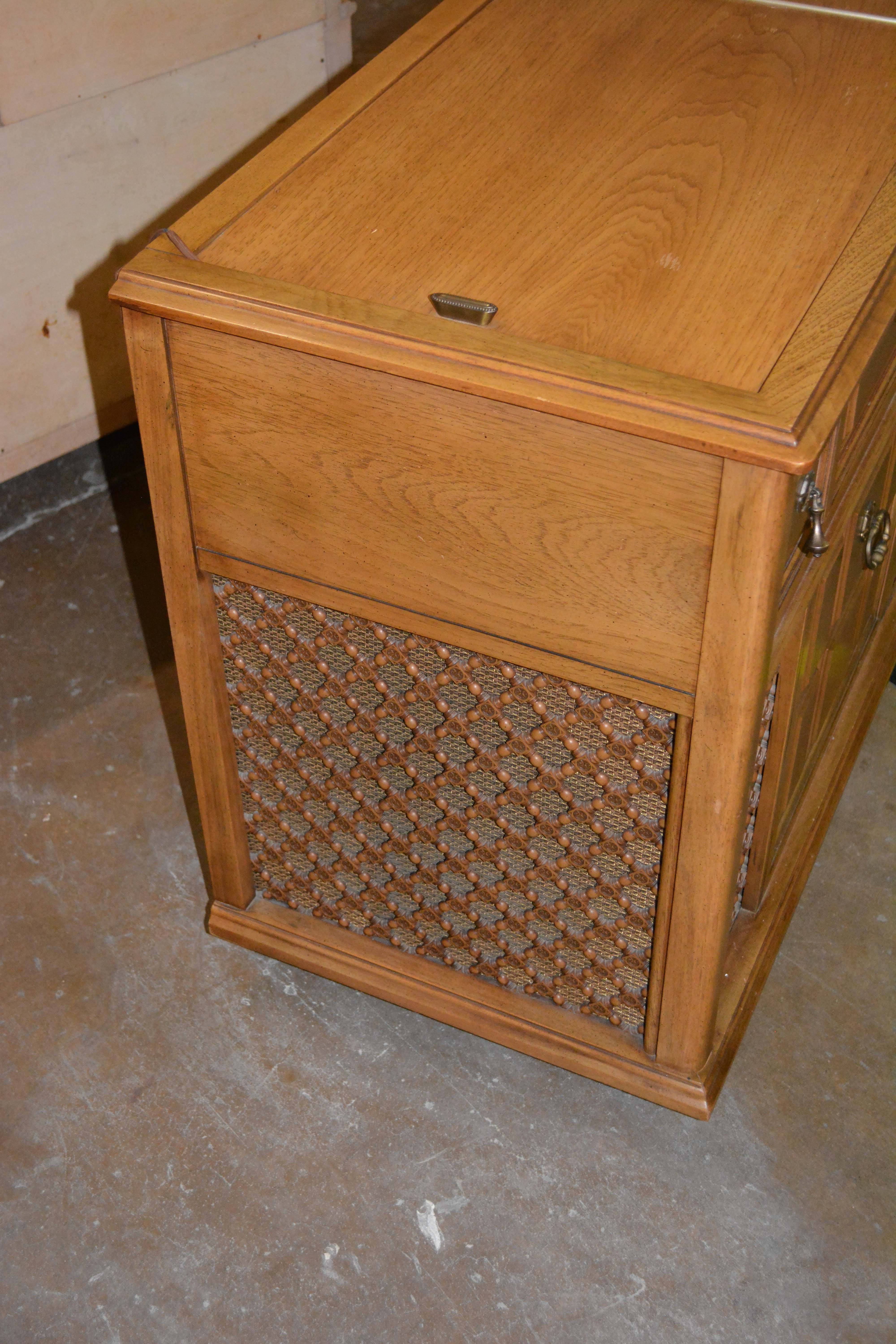 Vintage Mid-Century Magnavox Stereo Console