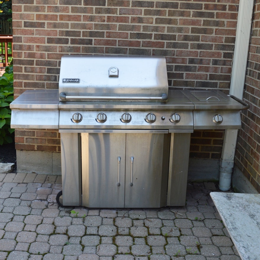 JENN-AIR Stainless Steel Gas Grill