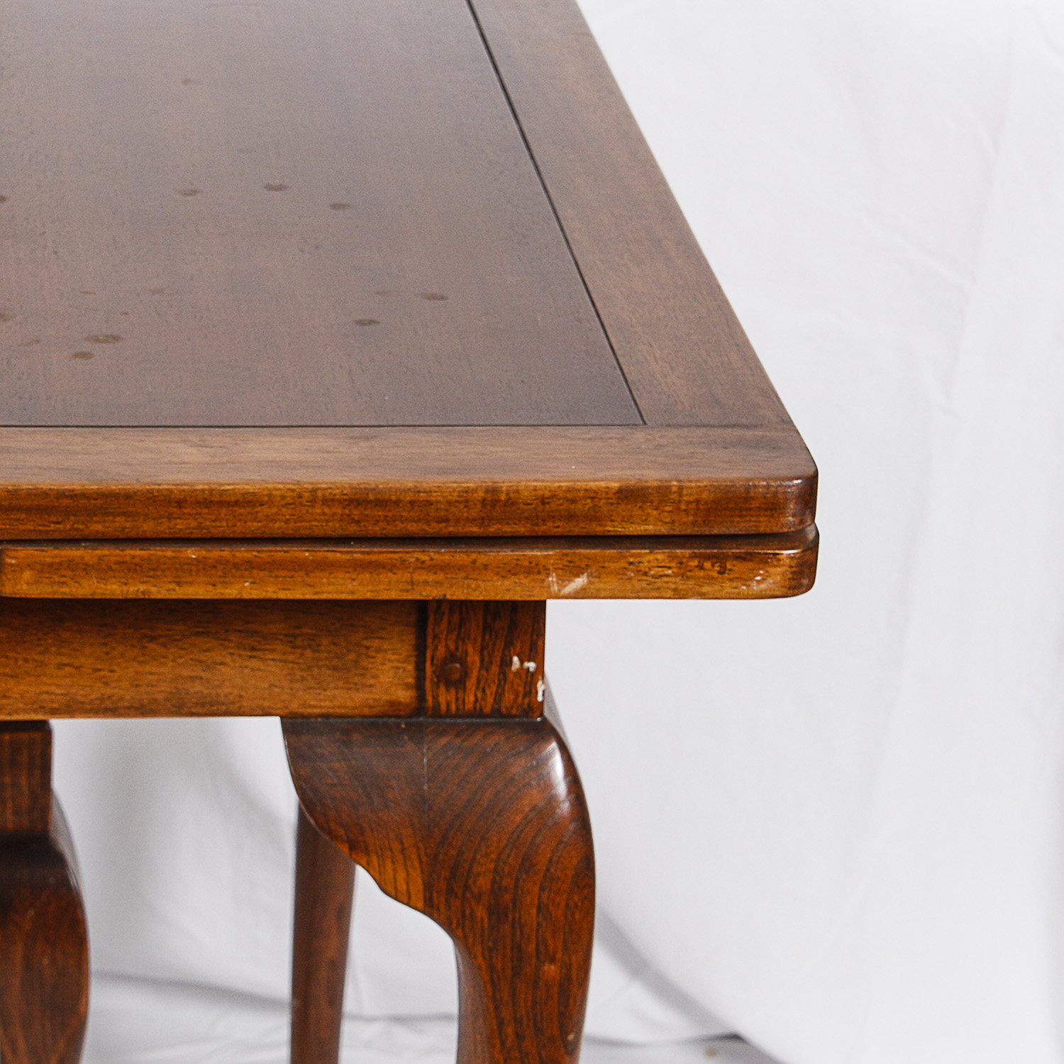 Queen Anne Style Extendable Table with Side Chairs