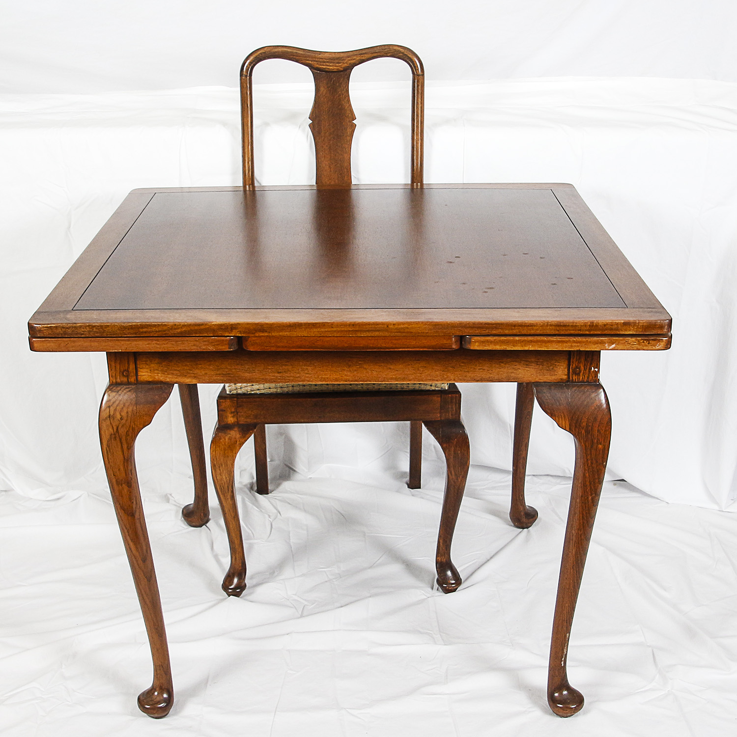 Queen Anne Style Extendable Table with Side Chairs