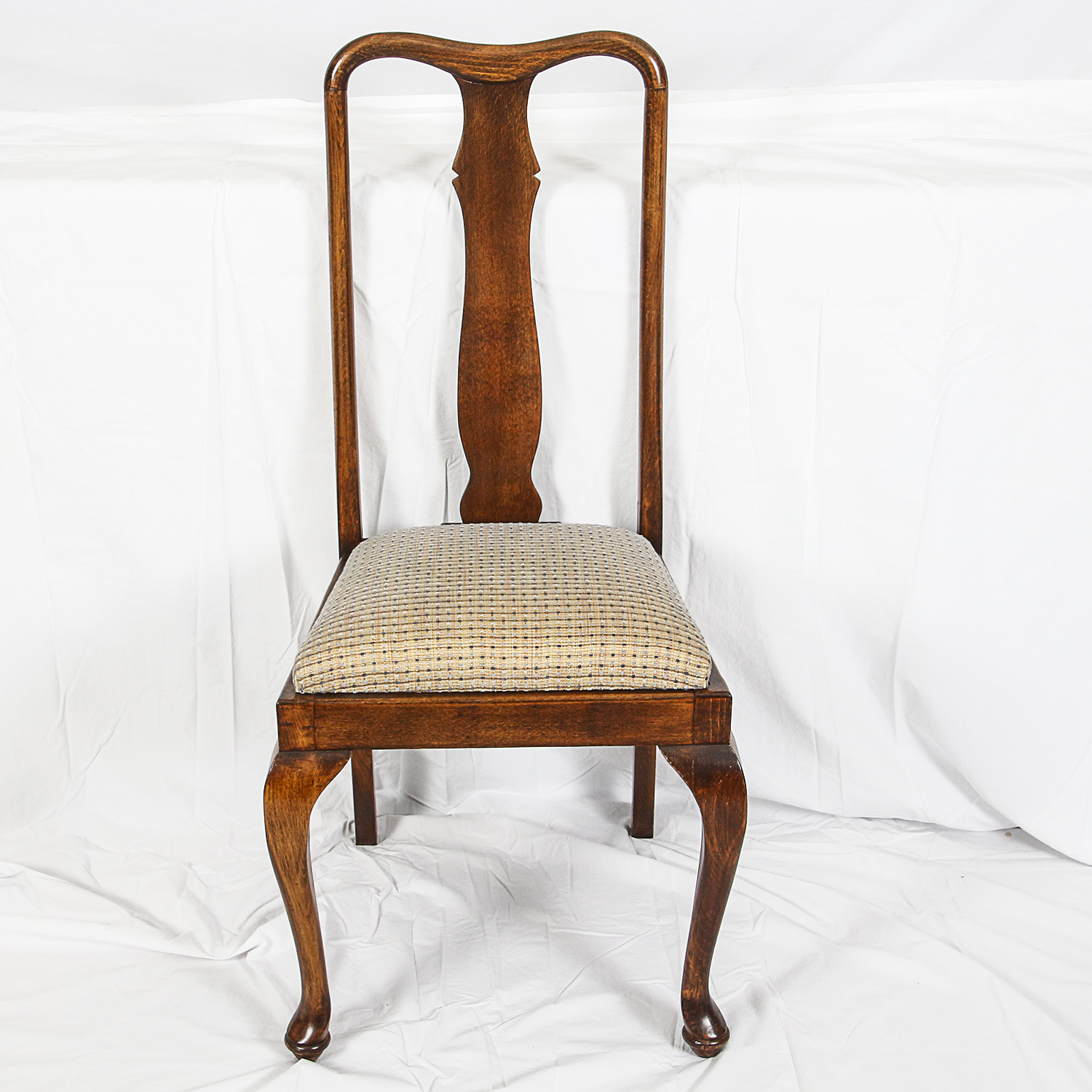 Queen Anne Style Extendable Table with Side Chairs