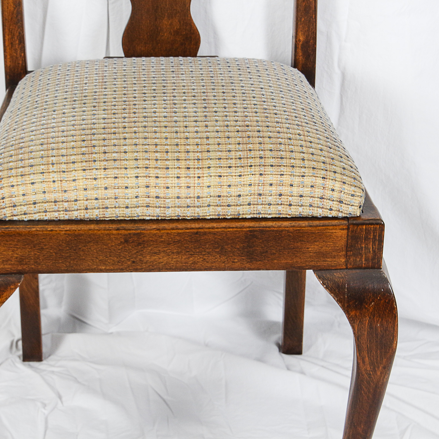 Queen Anne Style Extendable Table with Side Chairs