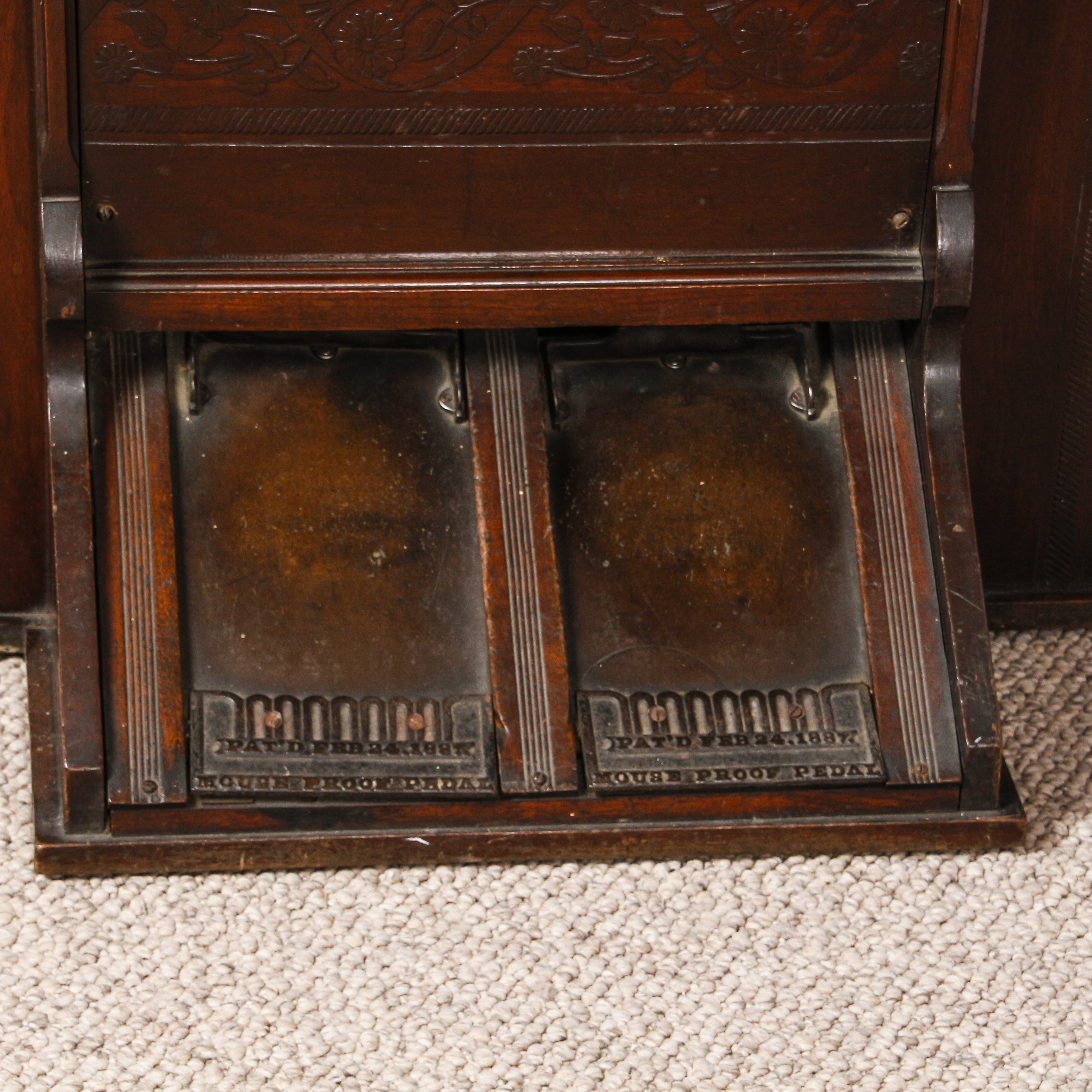 Antique Bell Organ & Piano Co. Pedal Organ