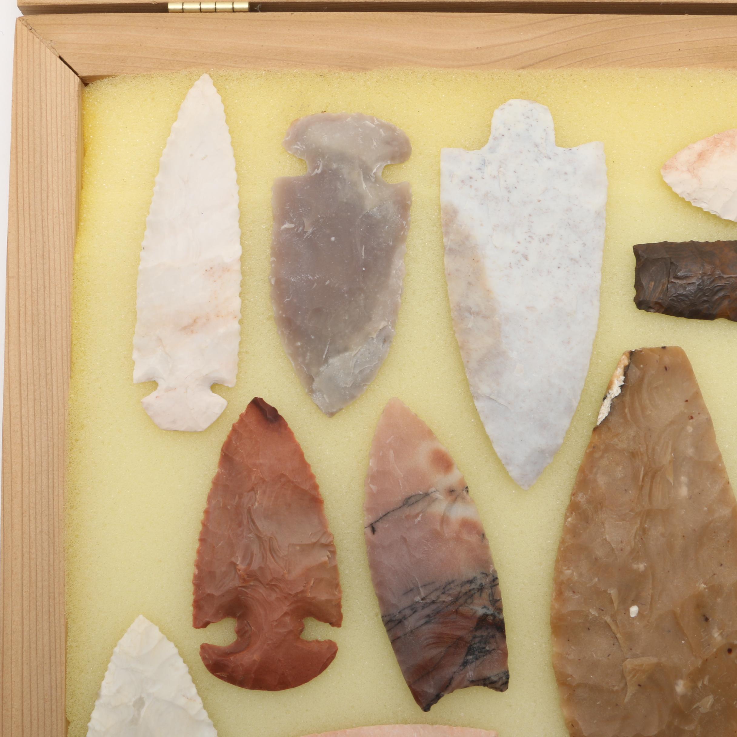 Bifacial Chert Points in Presentation Case