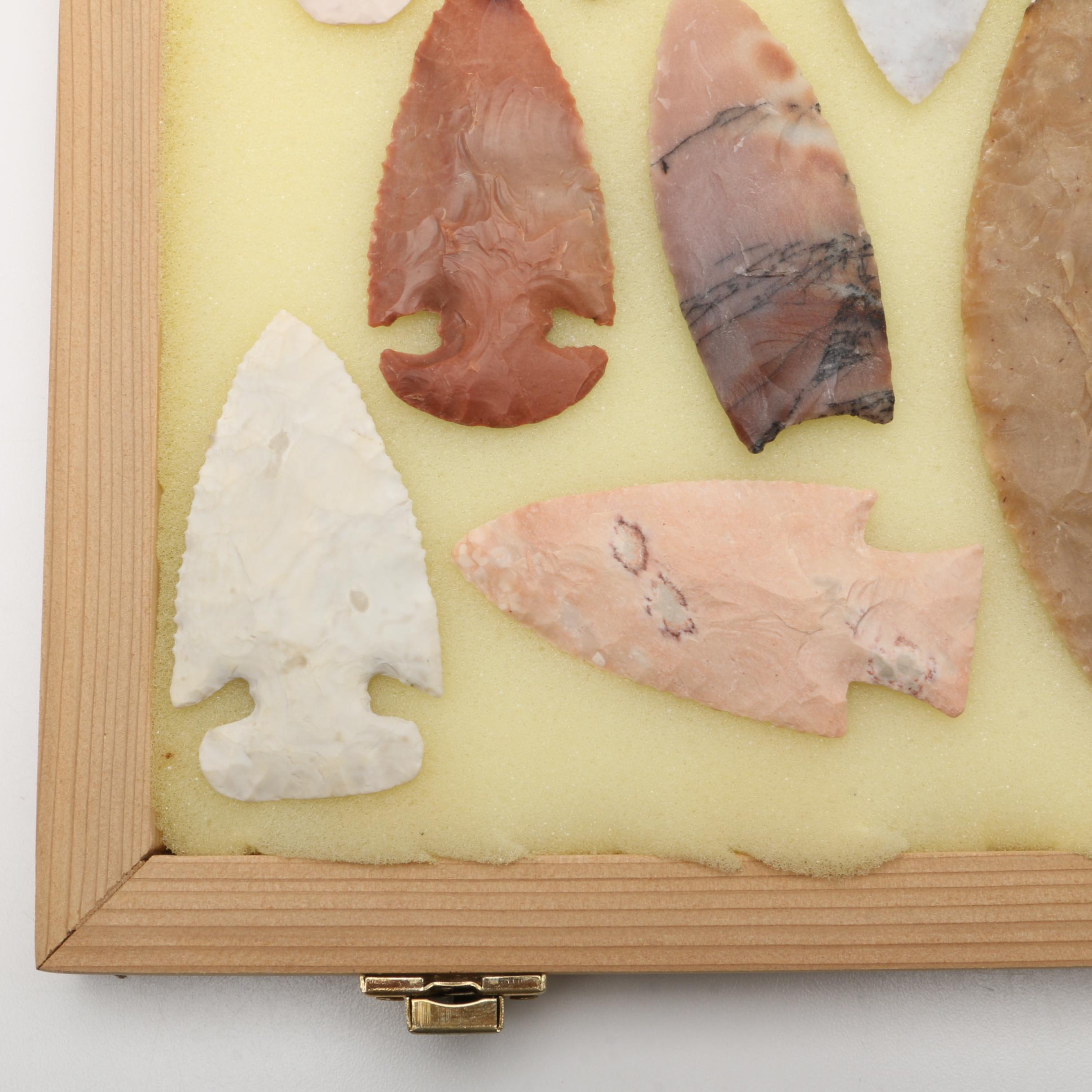 Bifacial Chert Points in Presentation Case