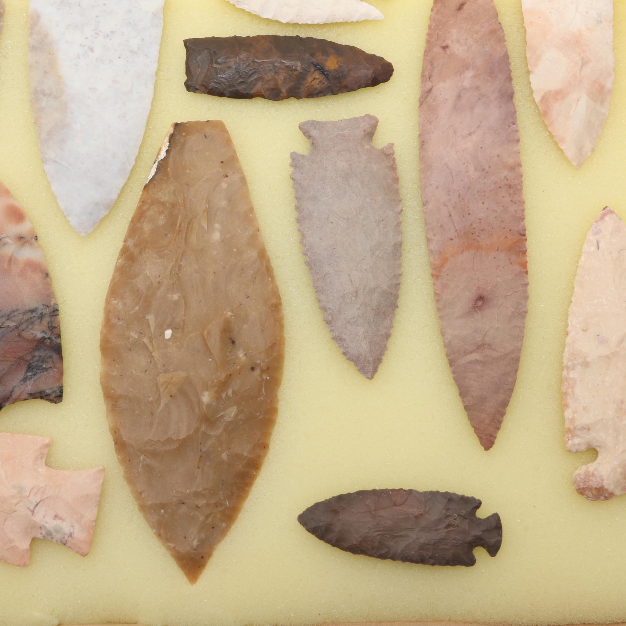 Bifacial Chert Points in Presentation Case