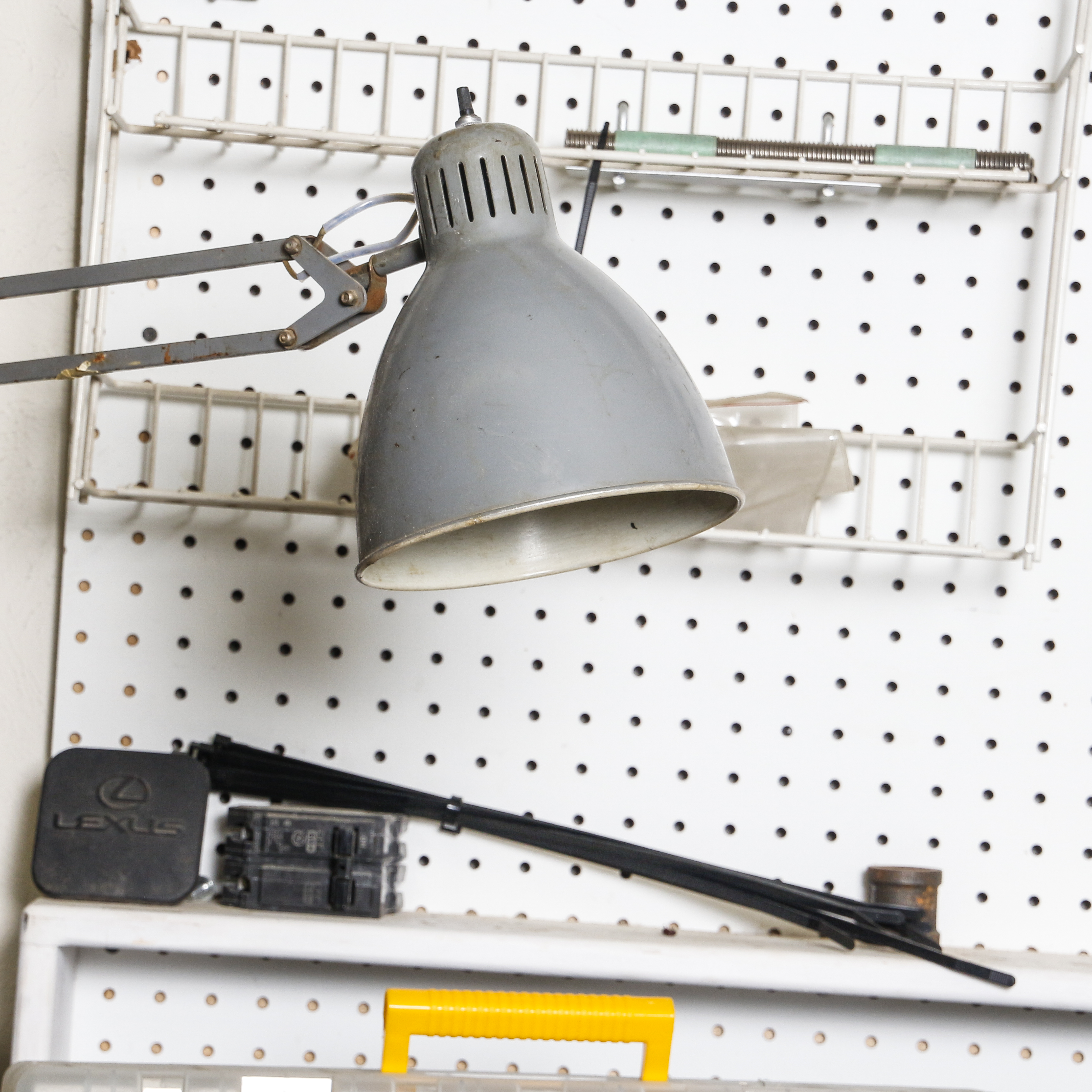 Workbench With Stanley Wet/Dry Vac, Delta Bench Grinder and Multiple Tools