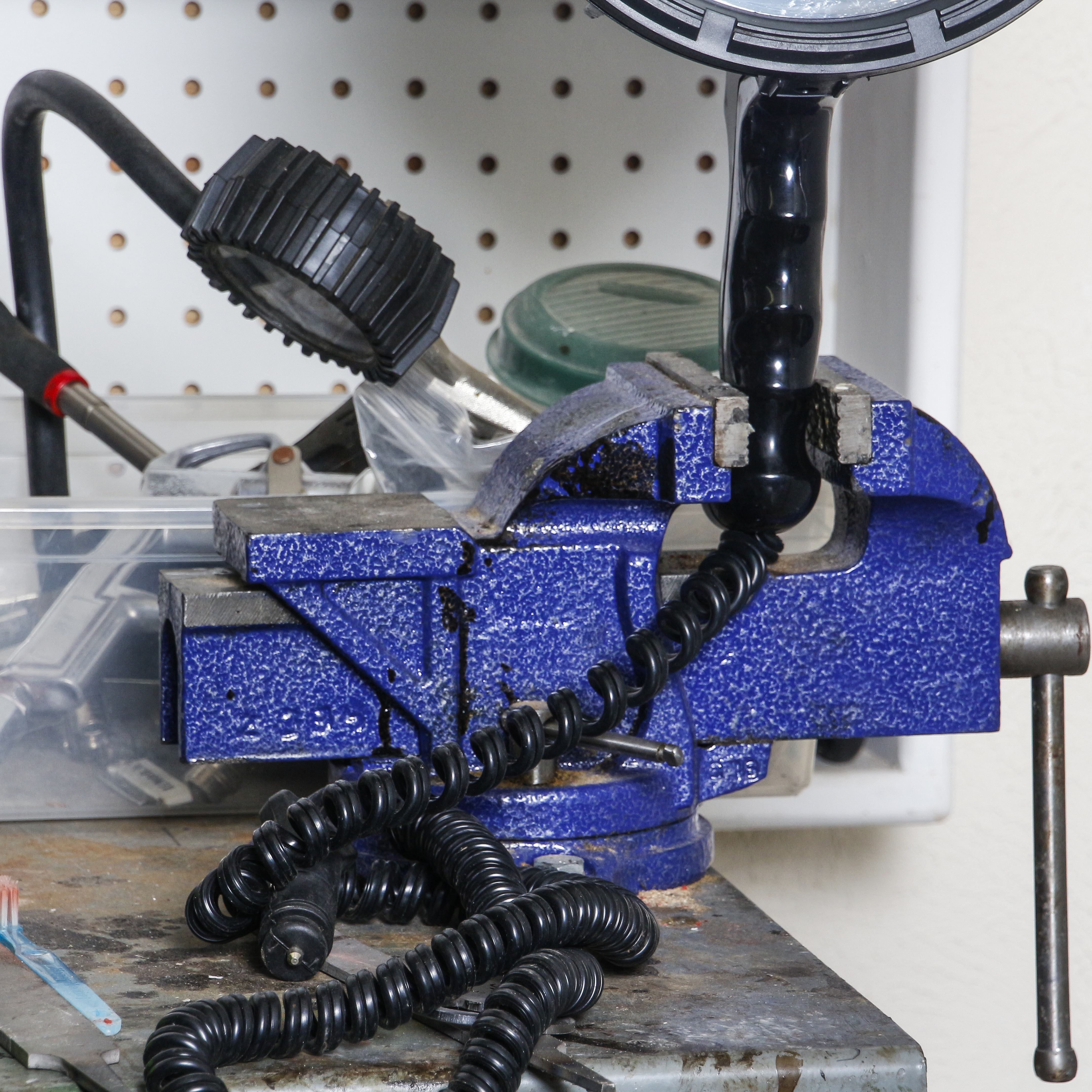 Workbench With Stanley Wet/Dry Vac, Delta Bench Grinder and Multiple Tools
