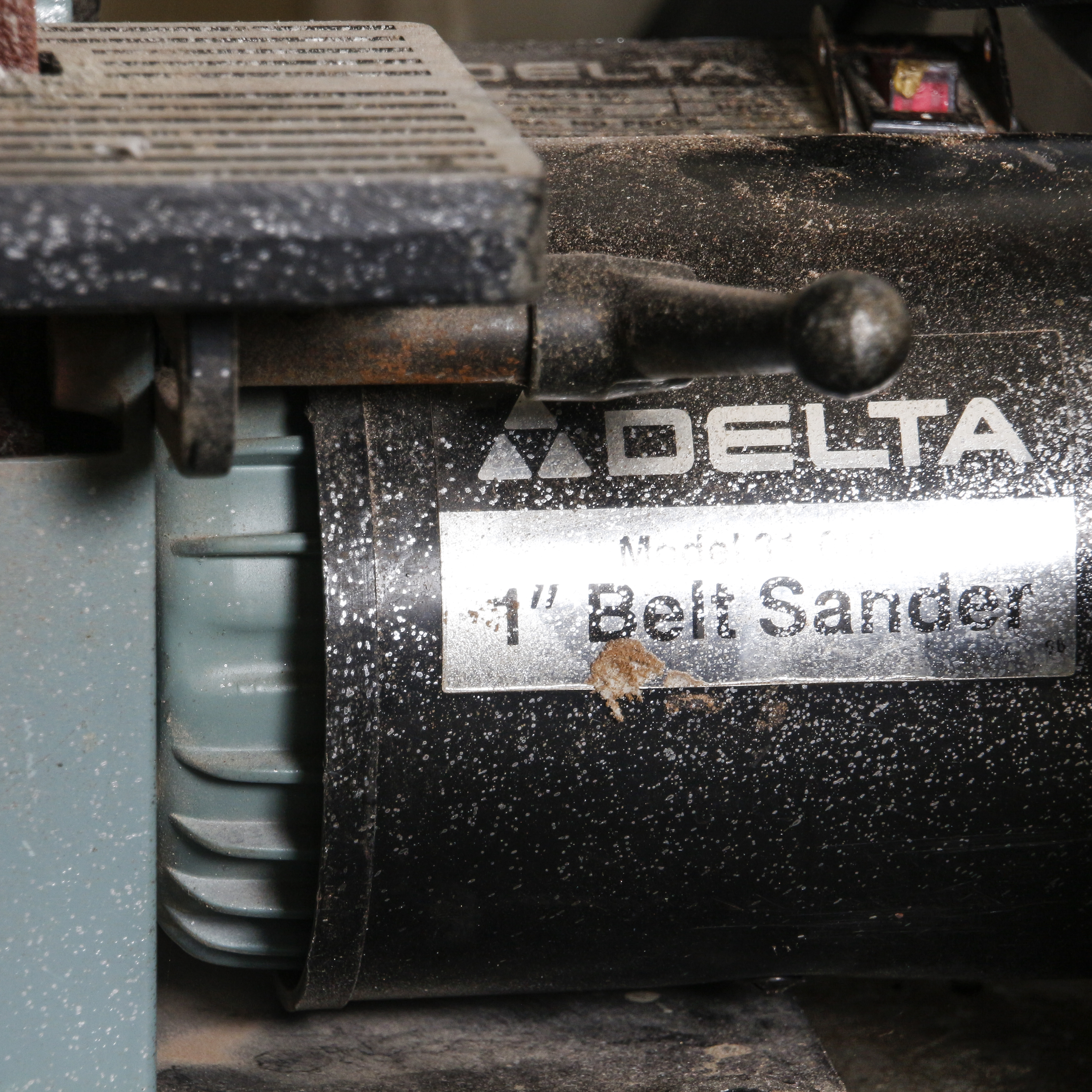 Workbench With Stanley Wet/Dry Vac, Delta Bench Grinder and Multiple Tools