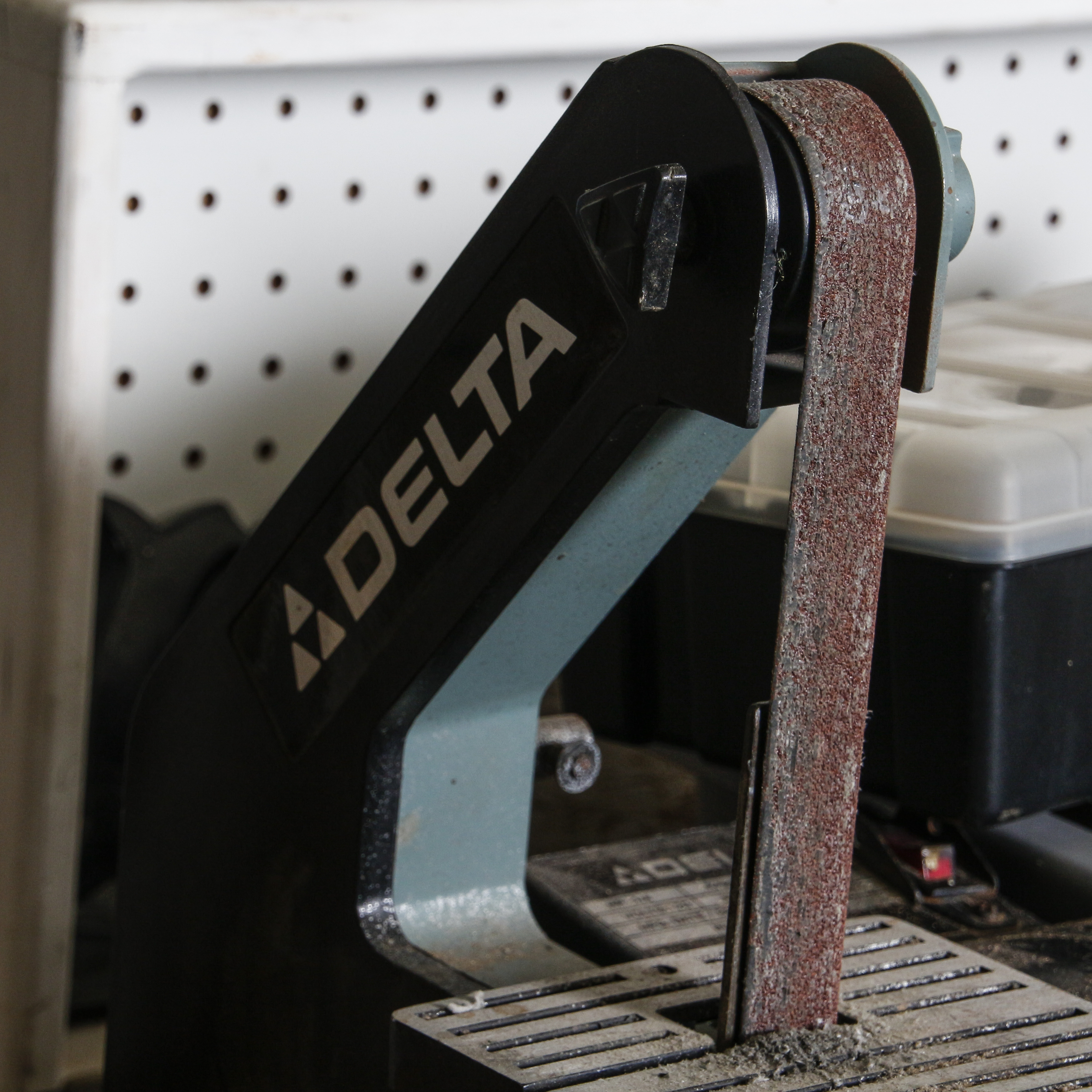 Workbench With Stanley Wet/Dry Vac, Delta Bench Grinder and Multiple Tools