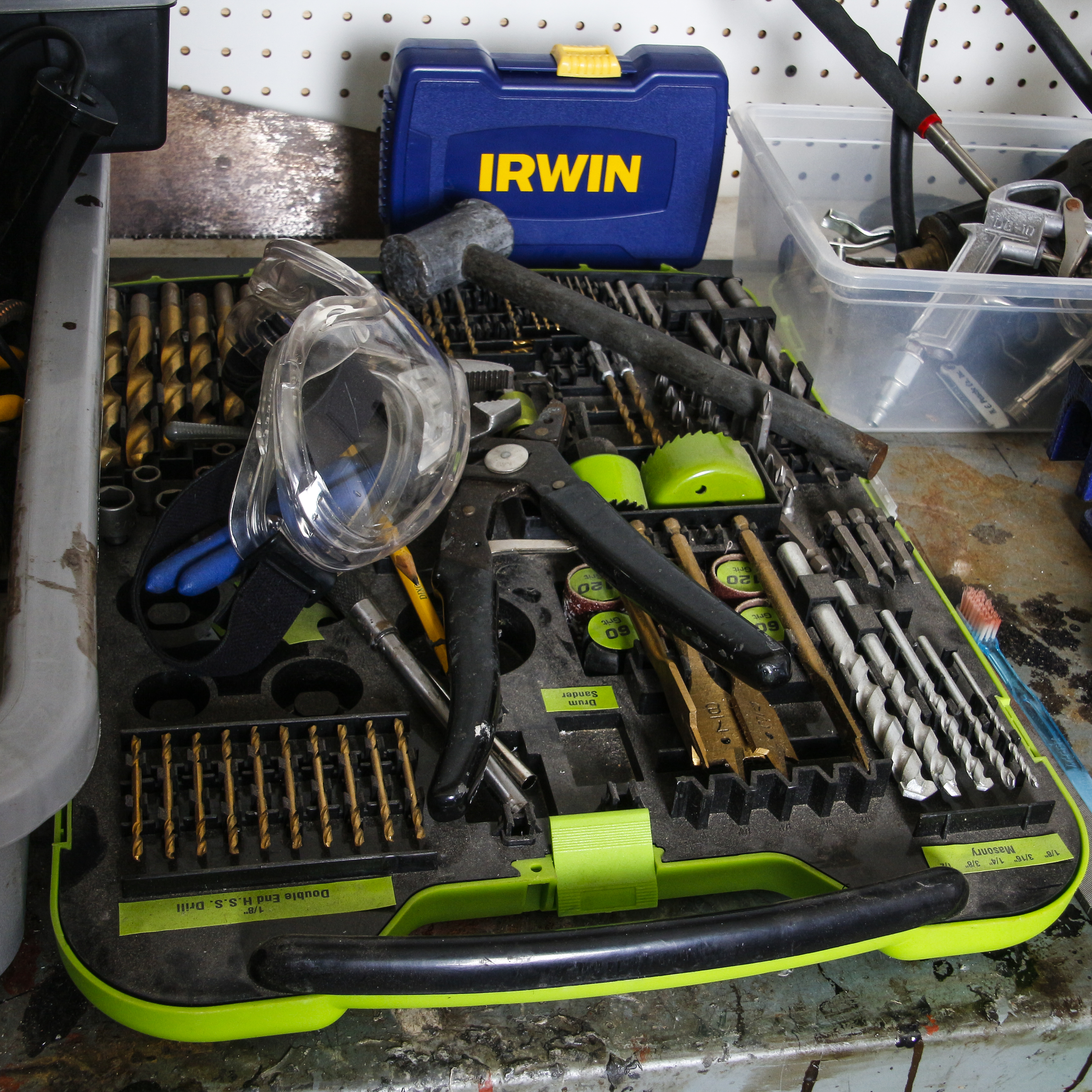 Workbench With Stanley Wet/Dry Vac, Delta Bench Grinder and Multiple Tools