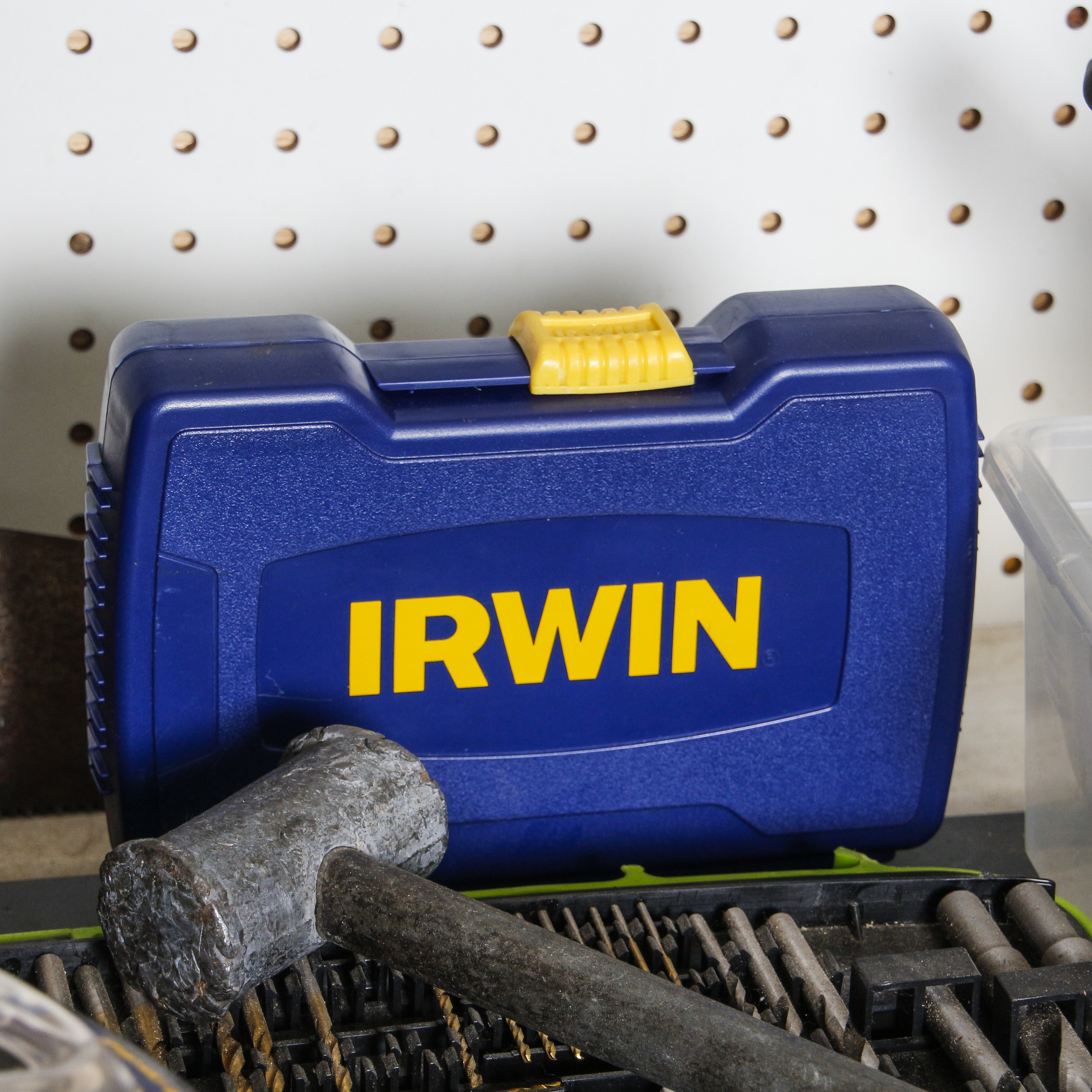 Workbench With Stanley Wet/Dry Vac, Delta Bench Grinder and Multiple Tools