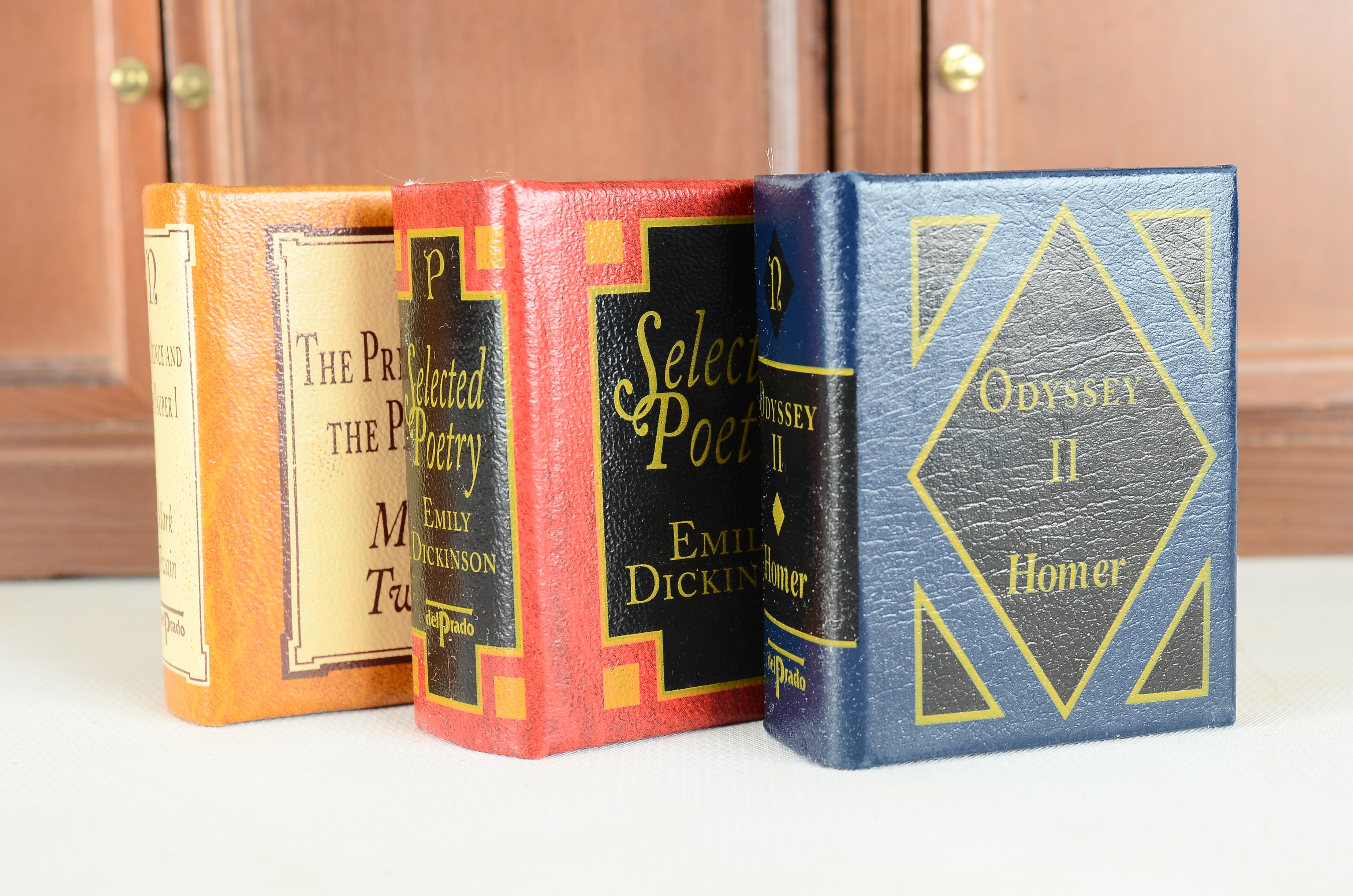 Del Prado 84-Volume "The Miniature Classics Library" with Display Shelf