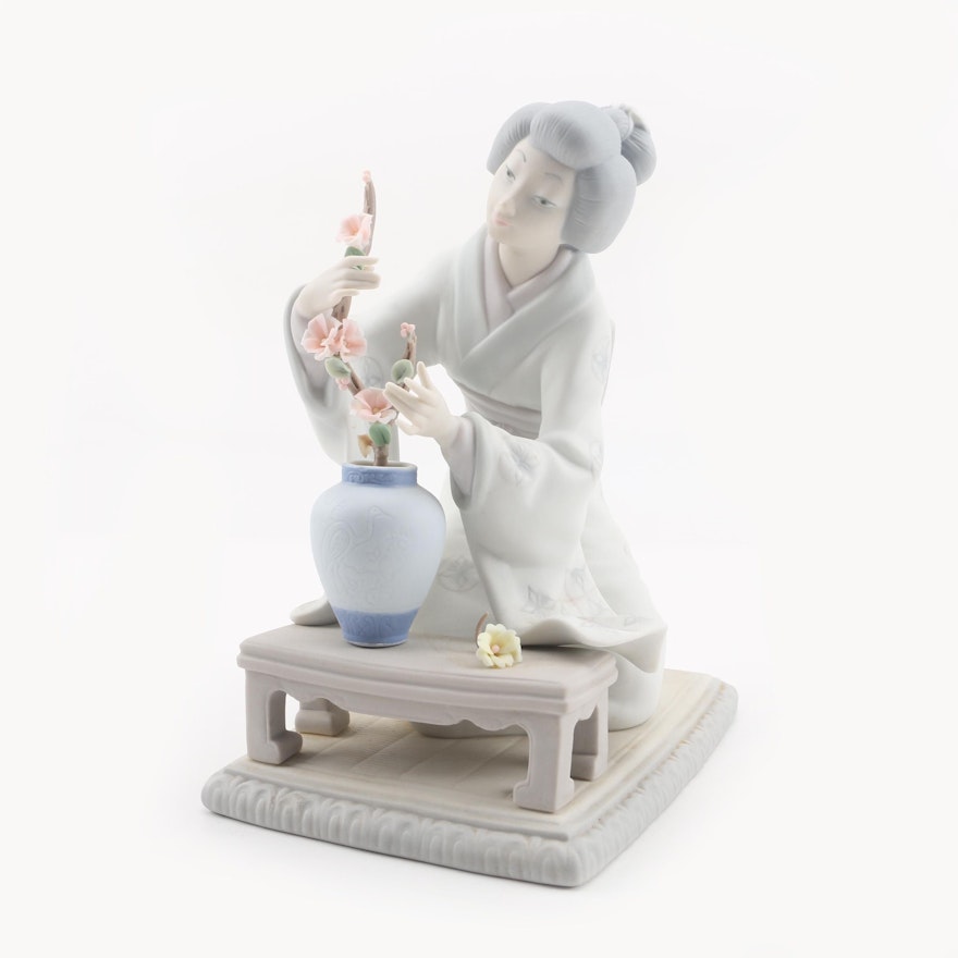 Vintage Lladró "Japanese Girl Decorating" Figurine #4840