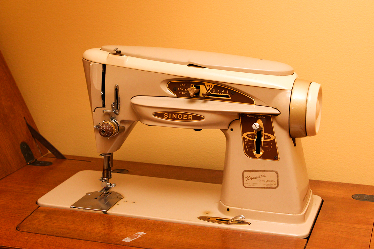Singer Sewing Machine 503A in Mid Century Cabinet
