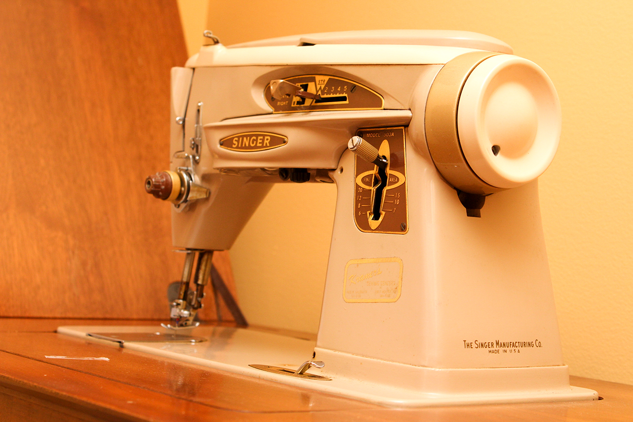 Singer Sewing Machine 503A in Mid Century Cabinet