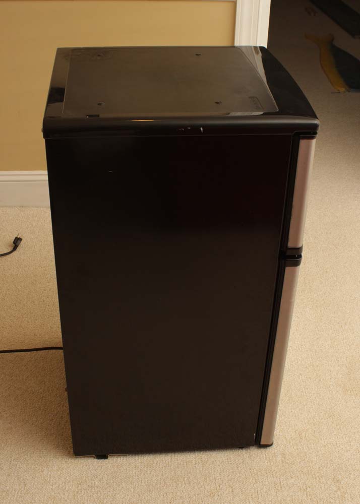 Avanti Mini Refridgerator