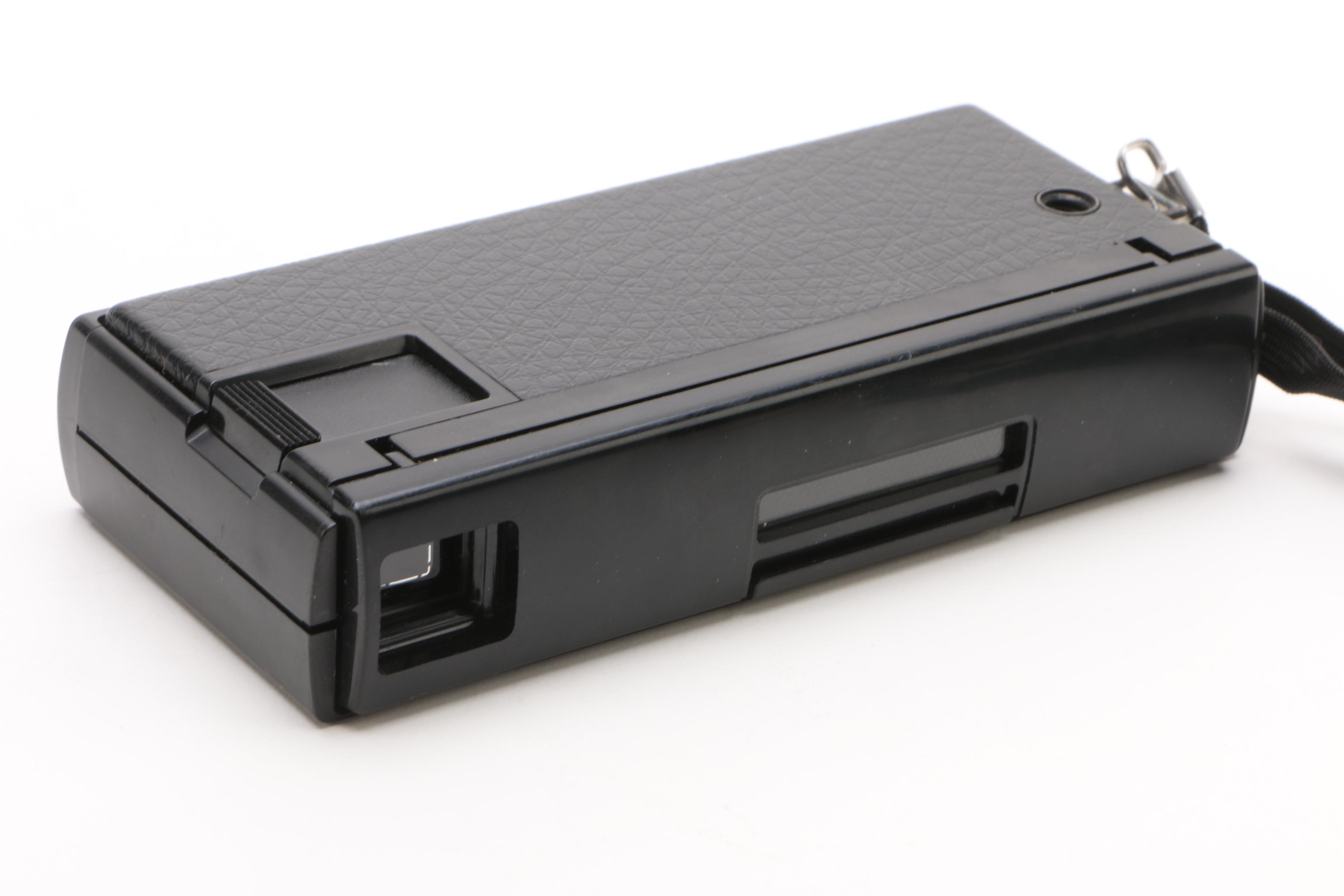 Vintage Kodak Pocket Instamatic 20 Camera with Case and Blue Dot Flash Cubes