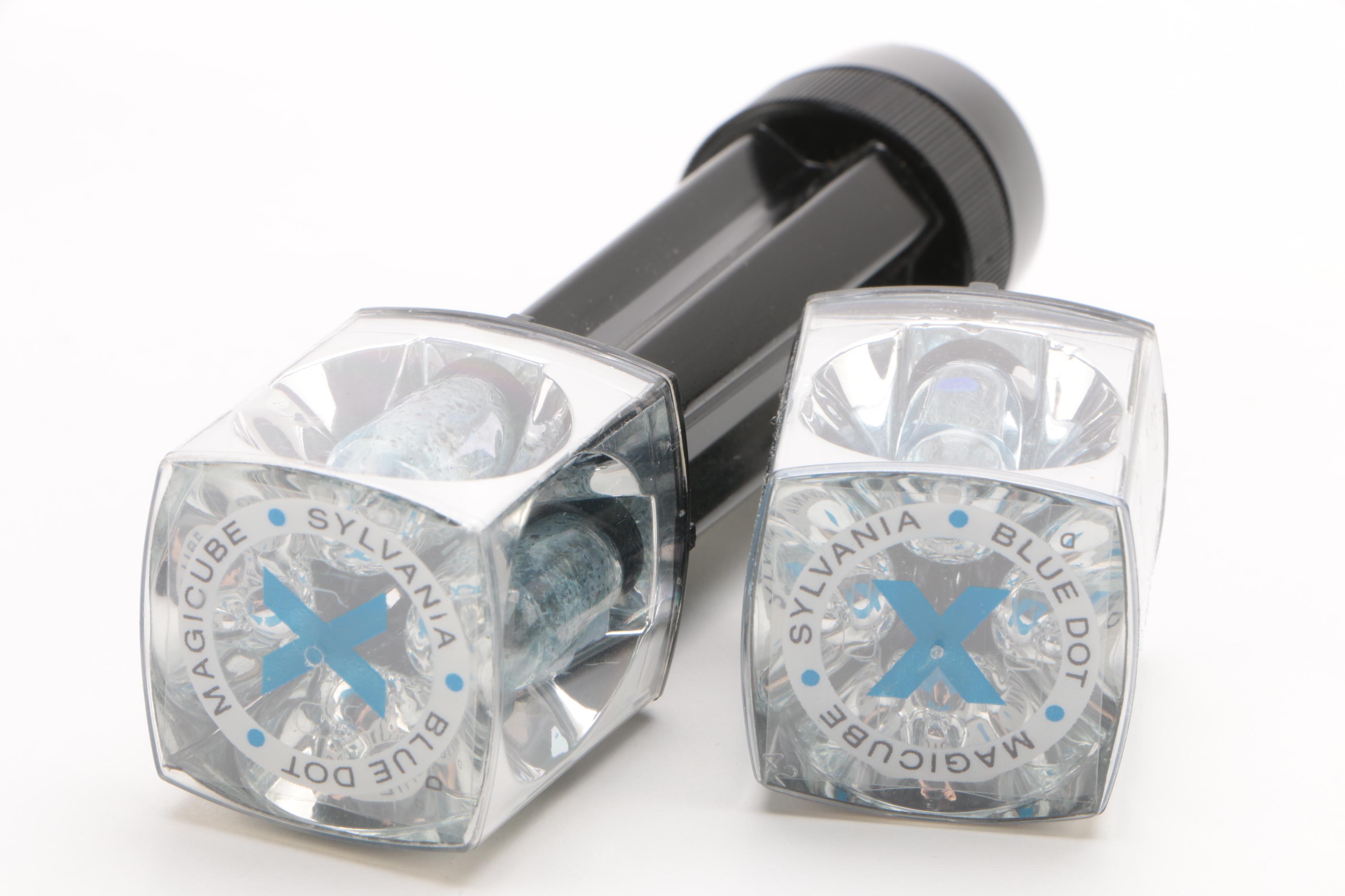 Vintage Kodak Pocket Instamatic 20 Camera with Case and Blue Dot Flash Cubes