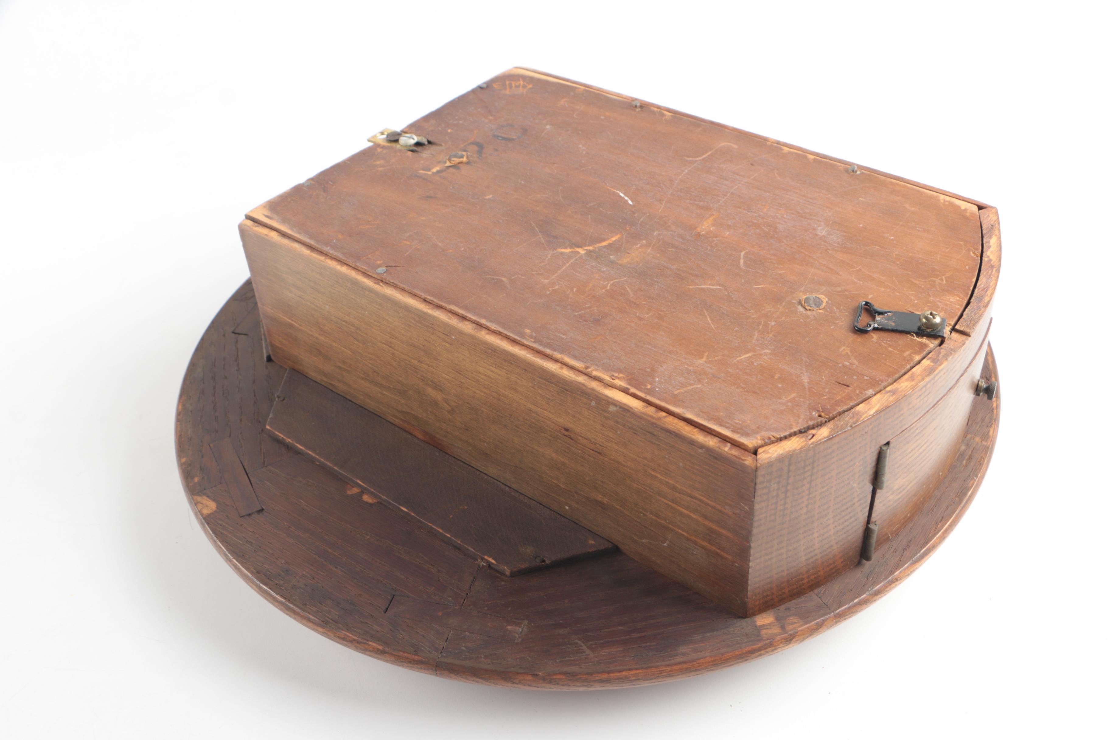 Circa 1920 Seth Thomas Oak Gallery Style Wall Clock