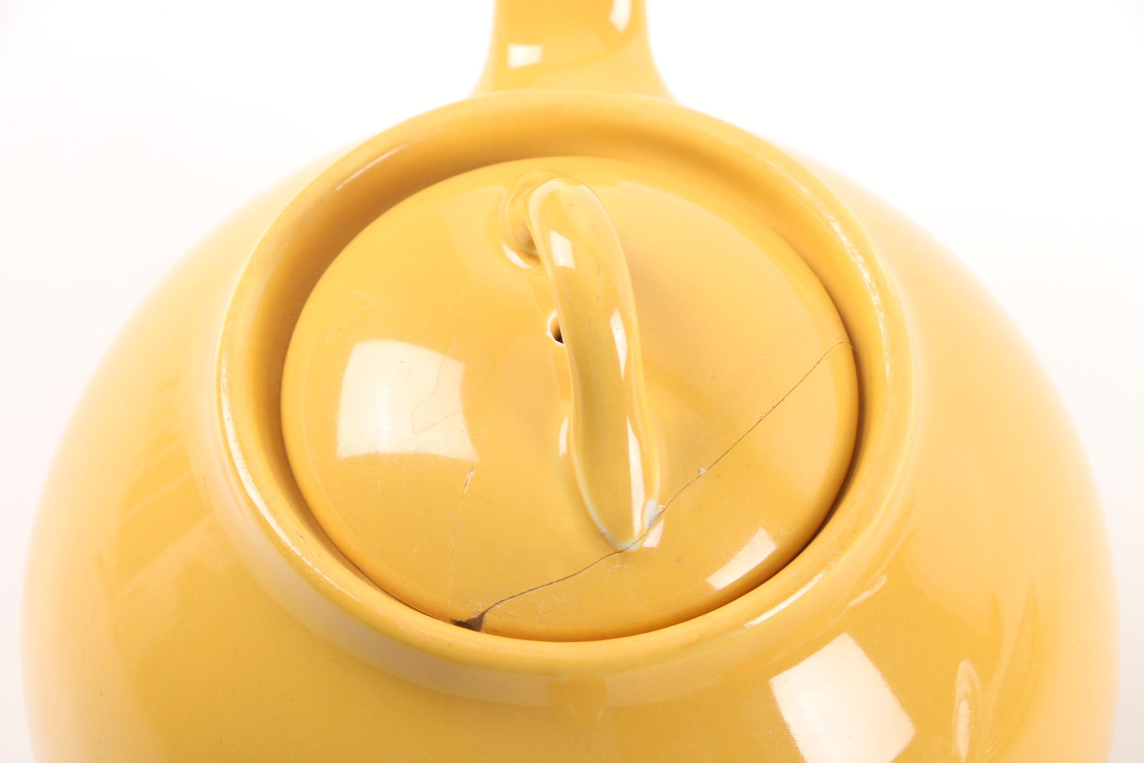 Lipton's Teapot and Homer Laughlin "Fiesta" Cups and Plates